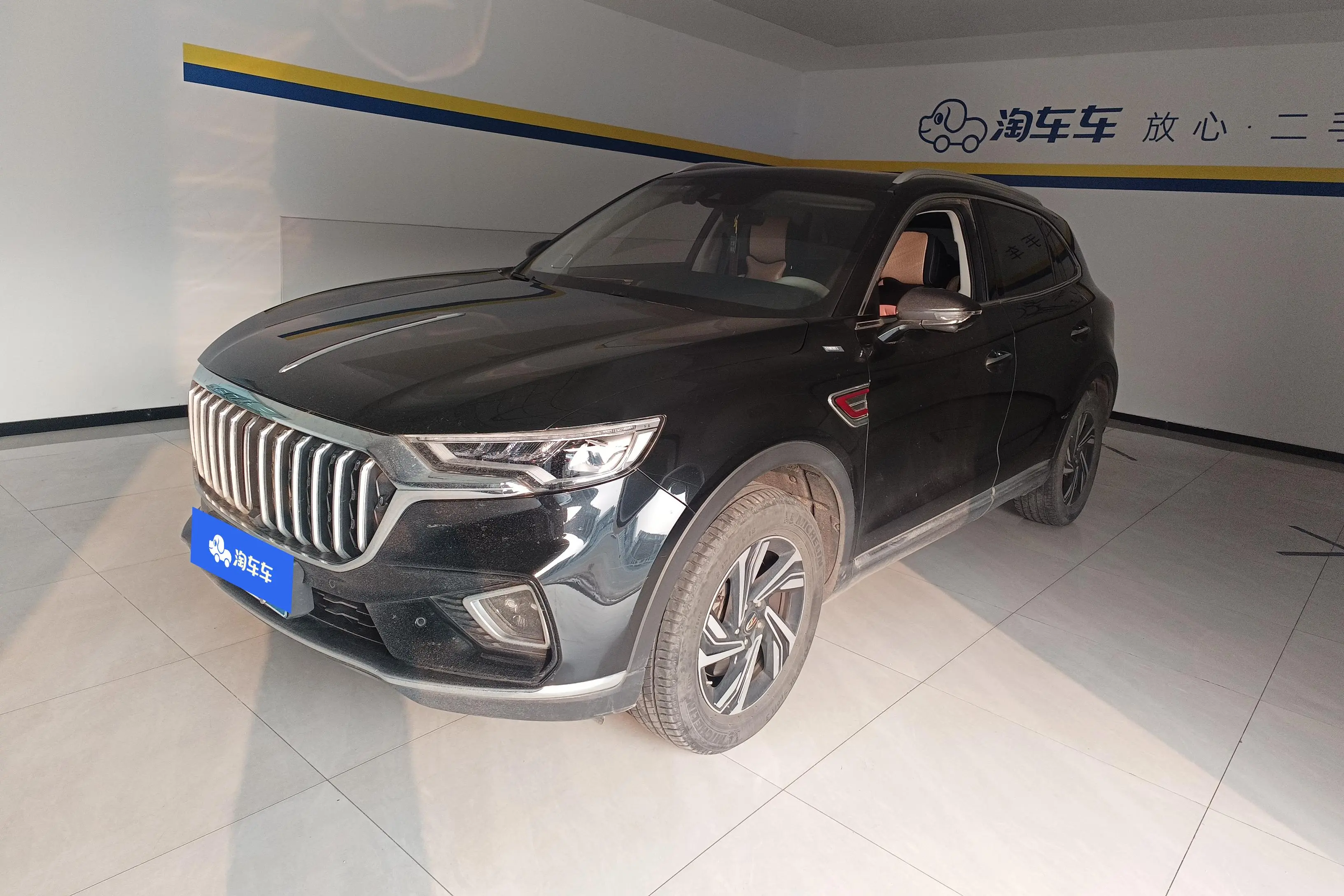 Hongqi HS5  из Китая