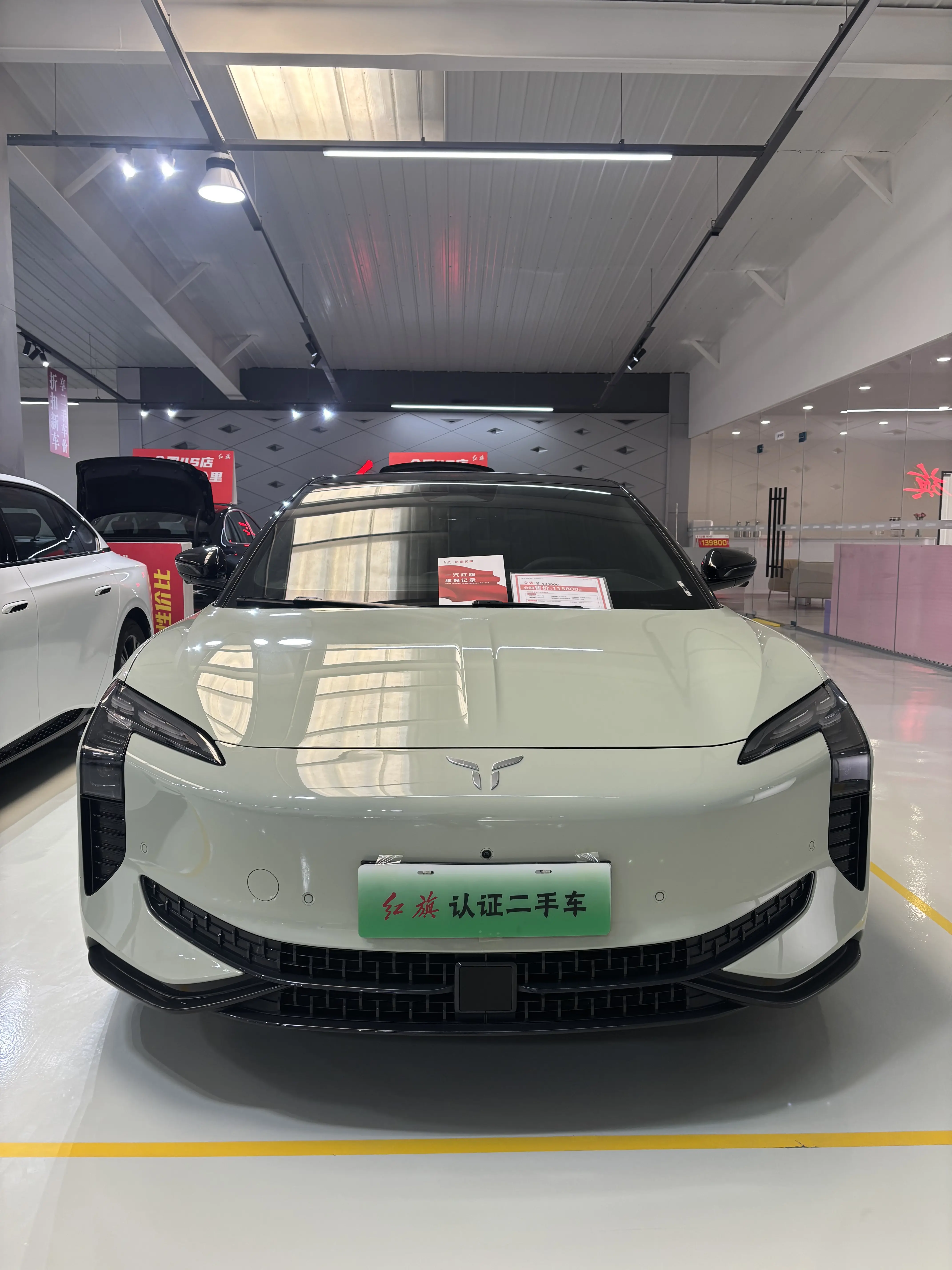 Hongqi EH7  из Китая