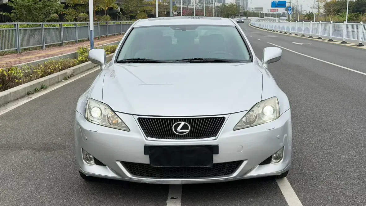 Lexus IS  из Китая