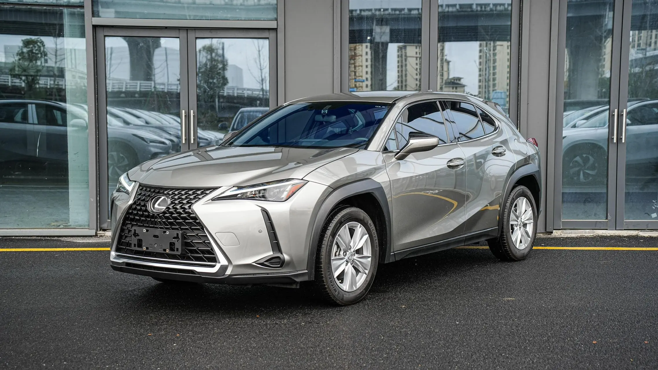 Lexus UX  из Китая