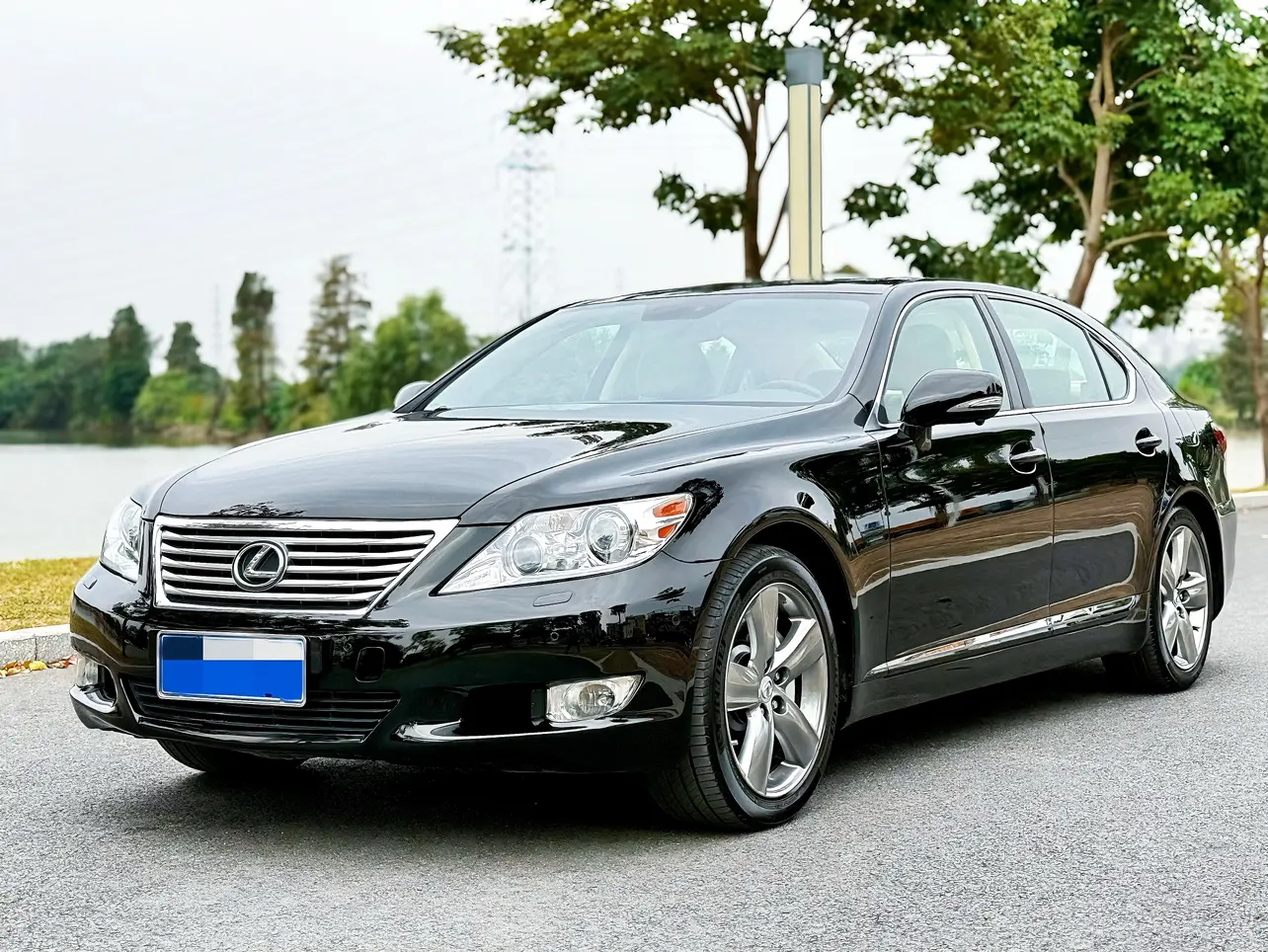 Lexus LS  из Китая