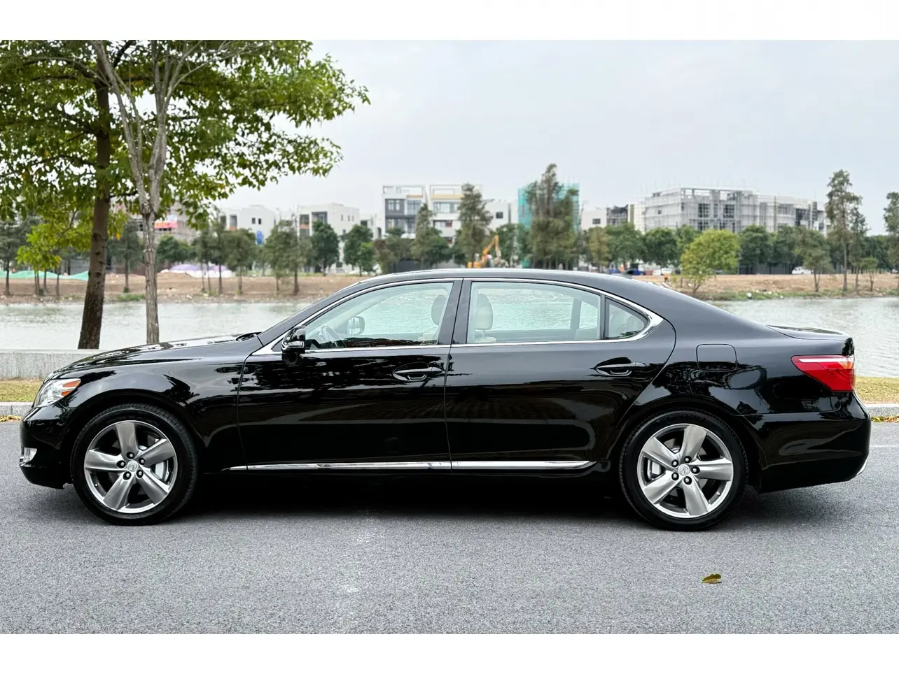 Lexus LS  из Китая