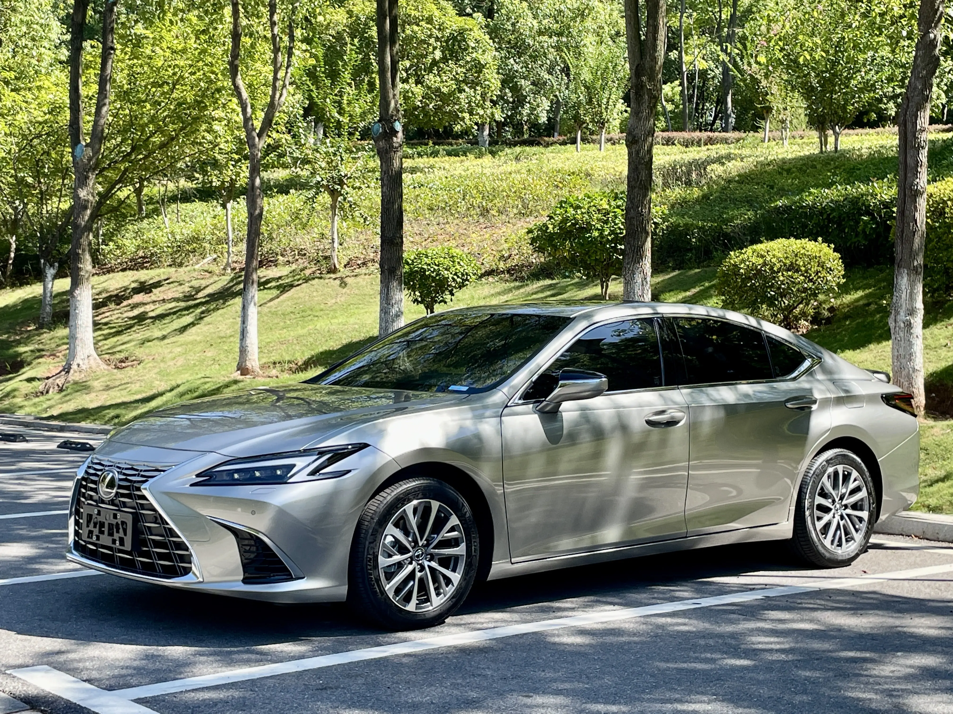 Lexus ES  из Китая