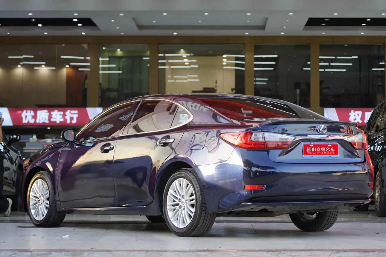 Lexus ES  из Китая