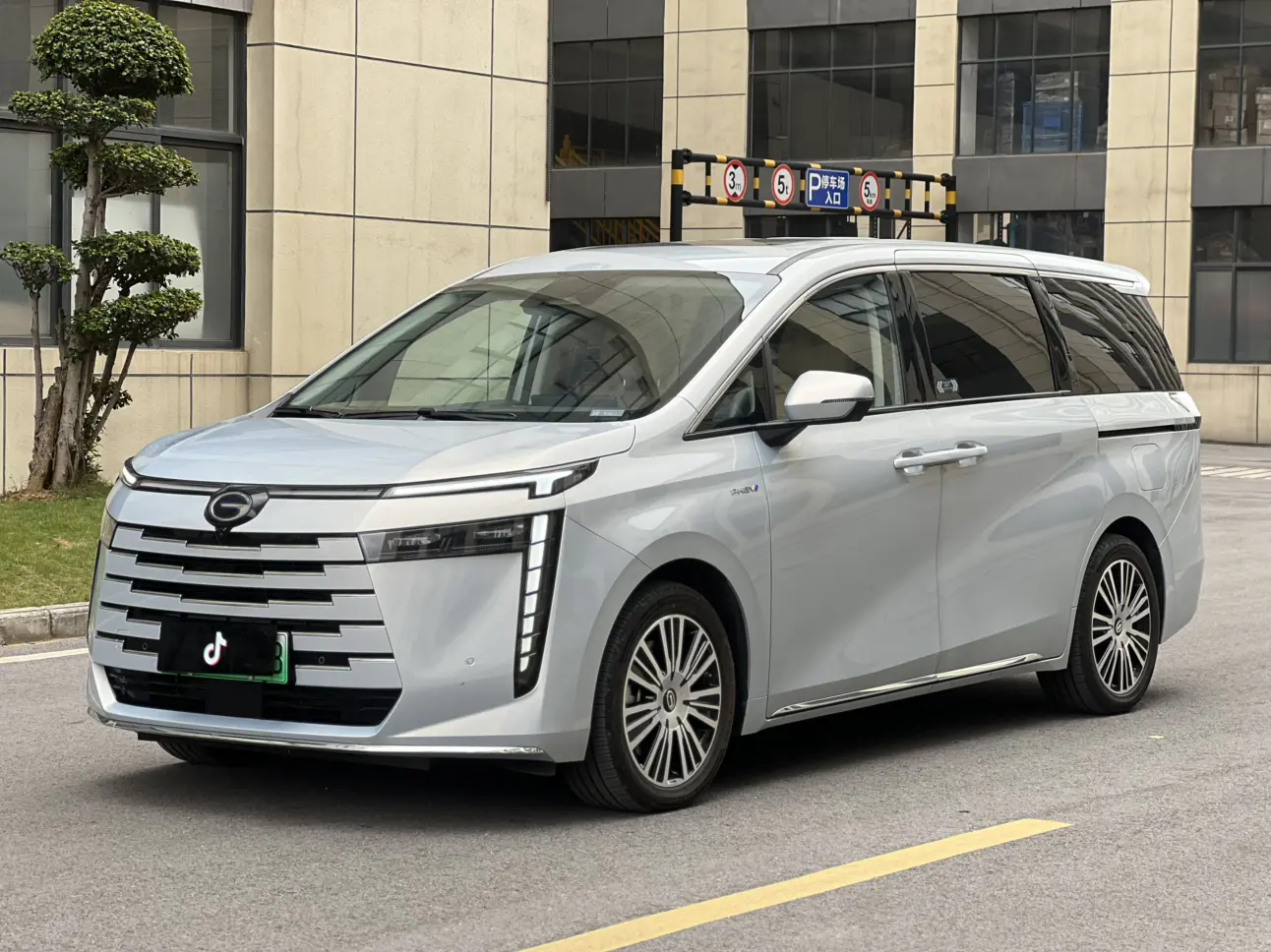 GAC Trumpchi E8 PHEV  из Китая