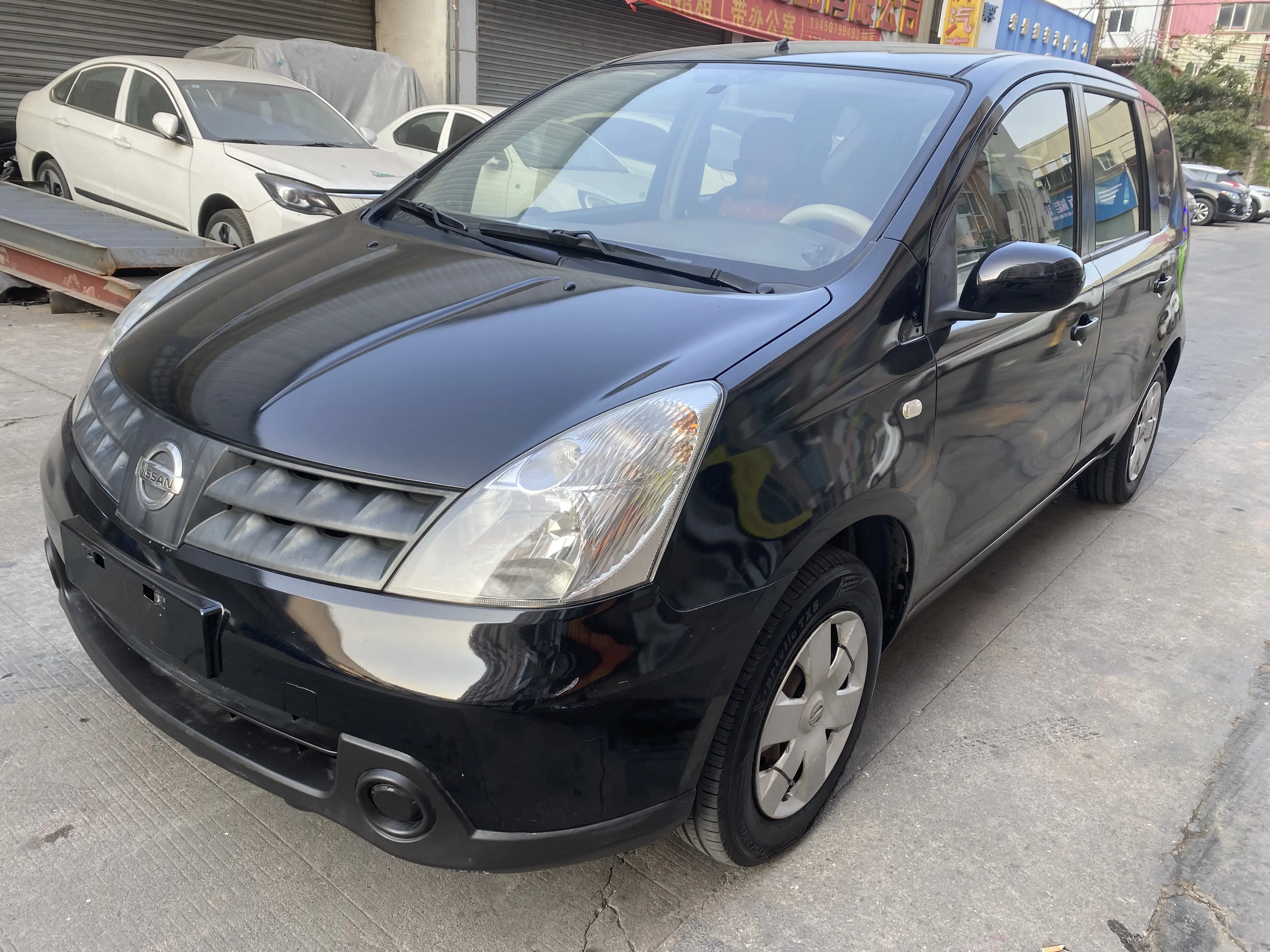 Nissan Li Wei  из Китая