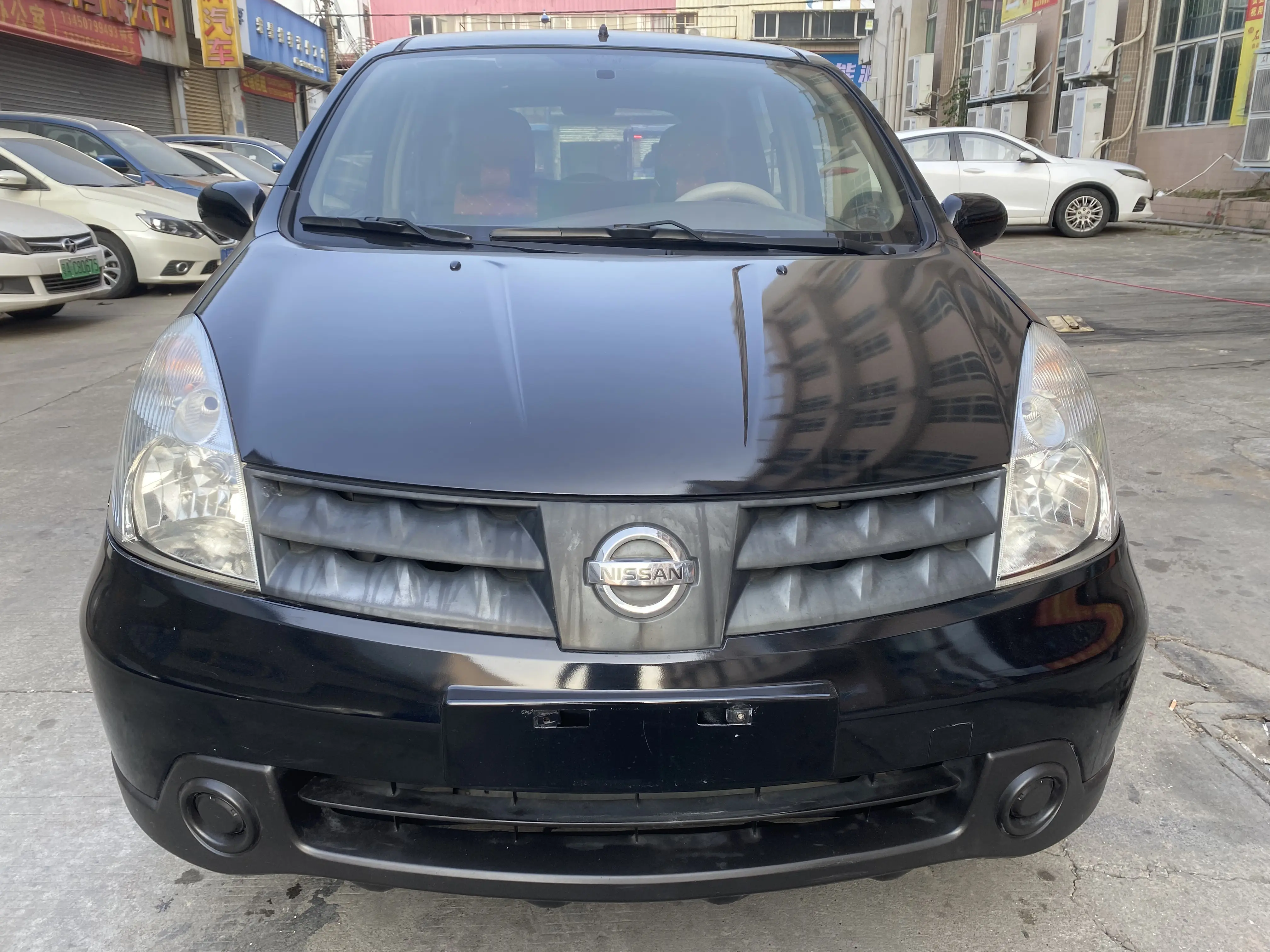 Nissan Li Wei  из Китая