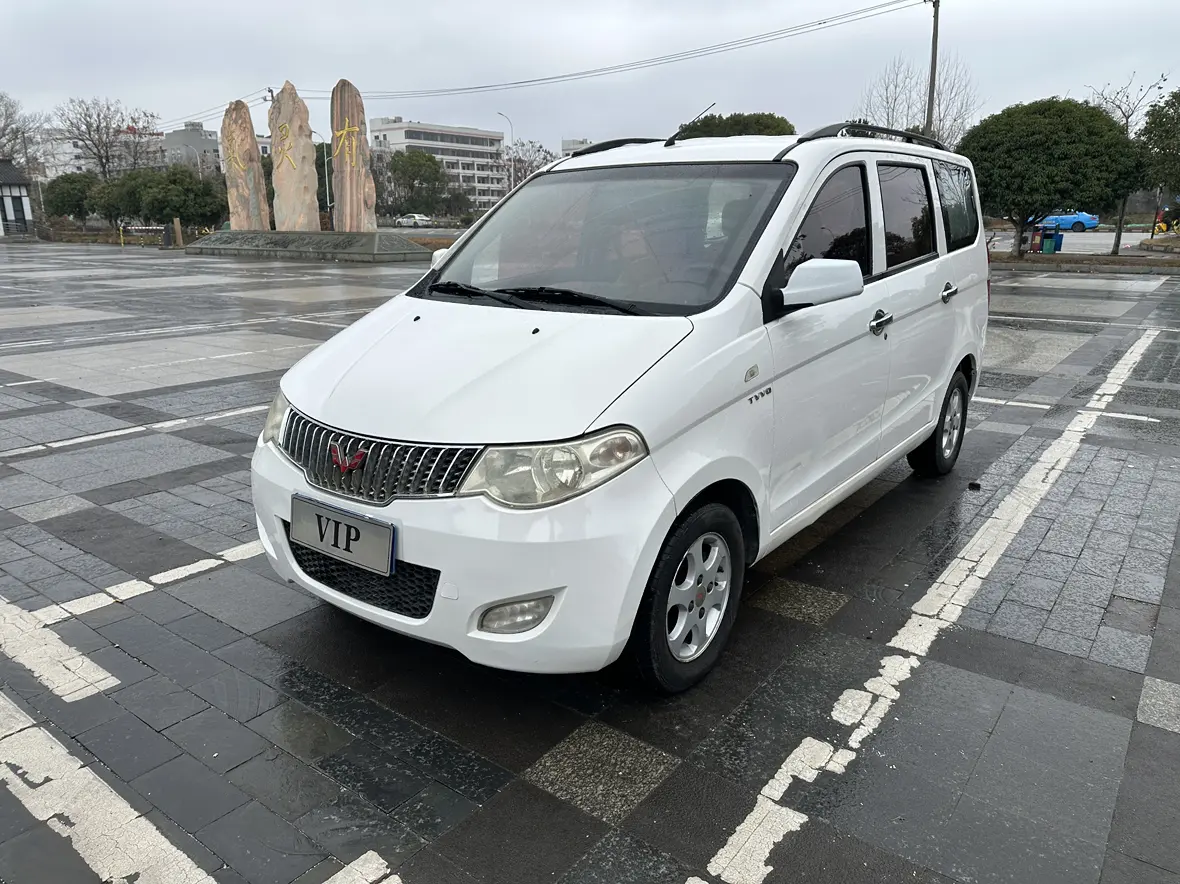 Wuling Hongguang  из Китая
