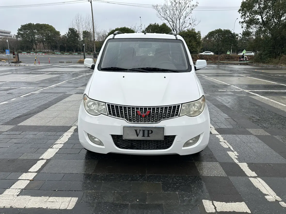 Wuling Hongguang  из Китая