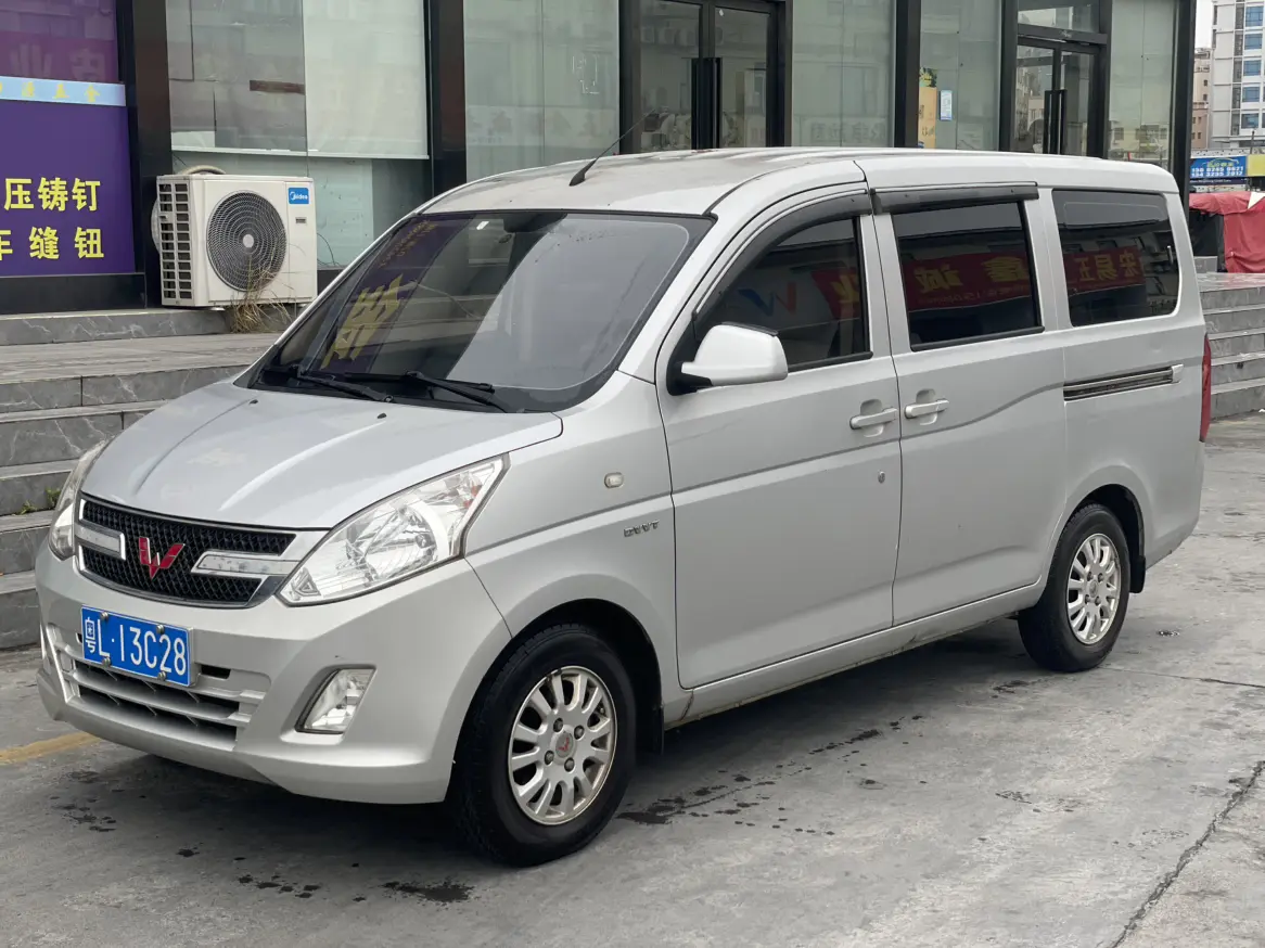Wuling Rongguang V  из Китая