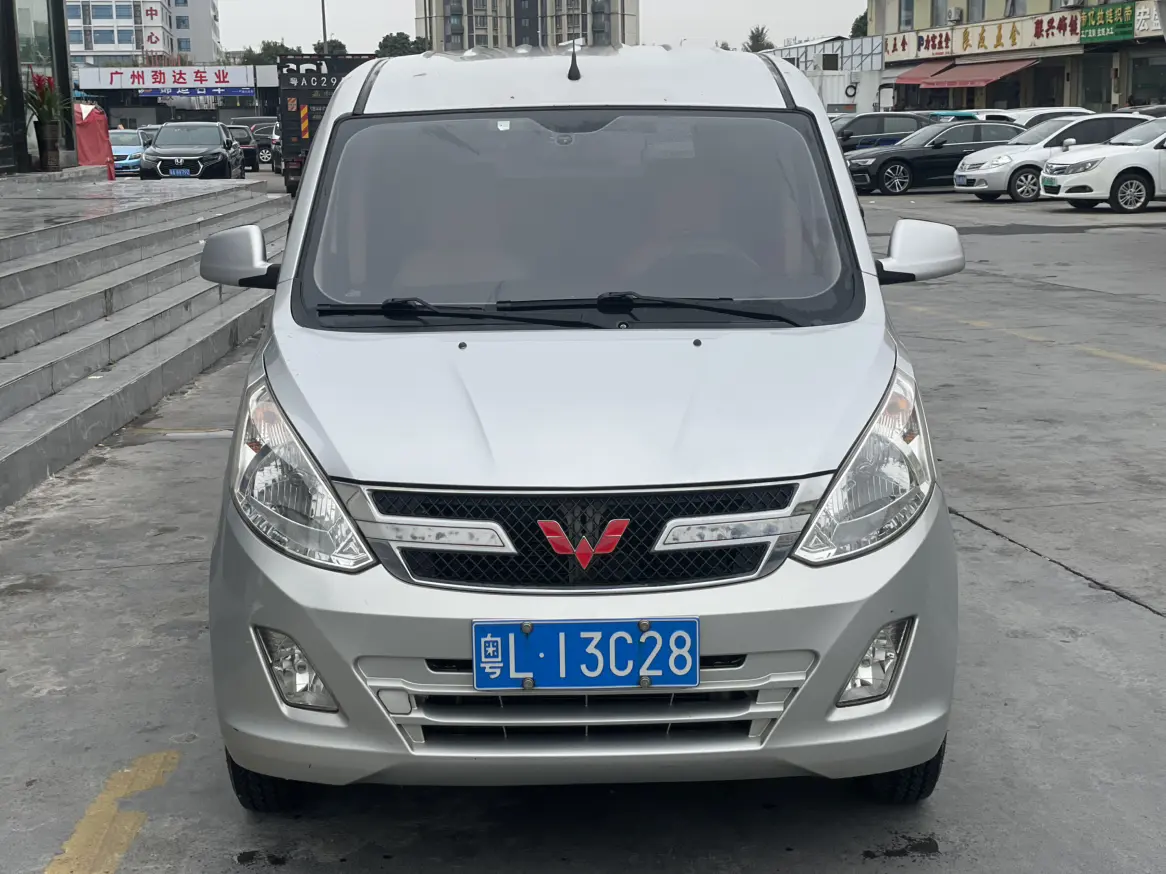 Wuling Rongguang V  из Китая