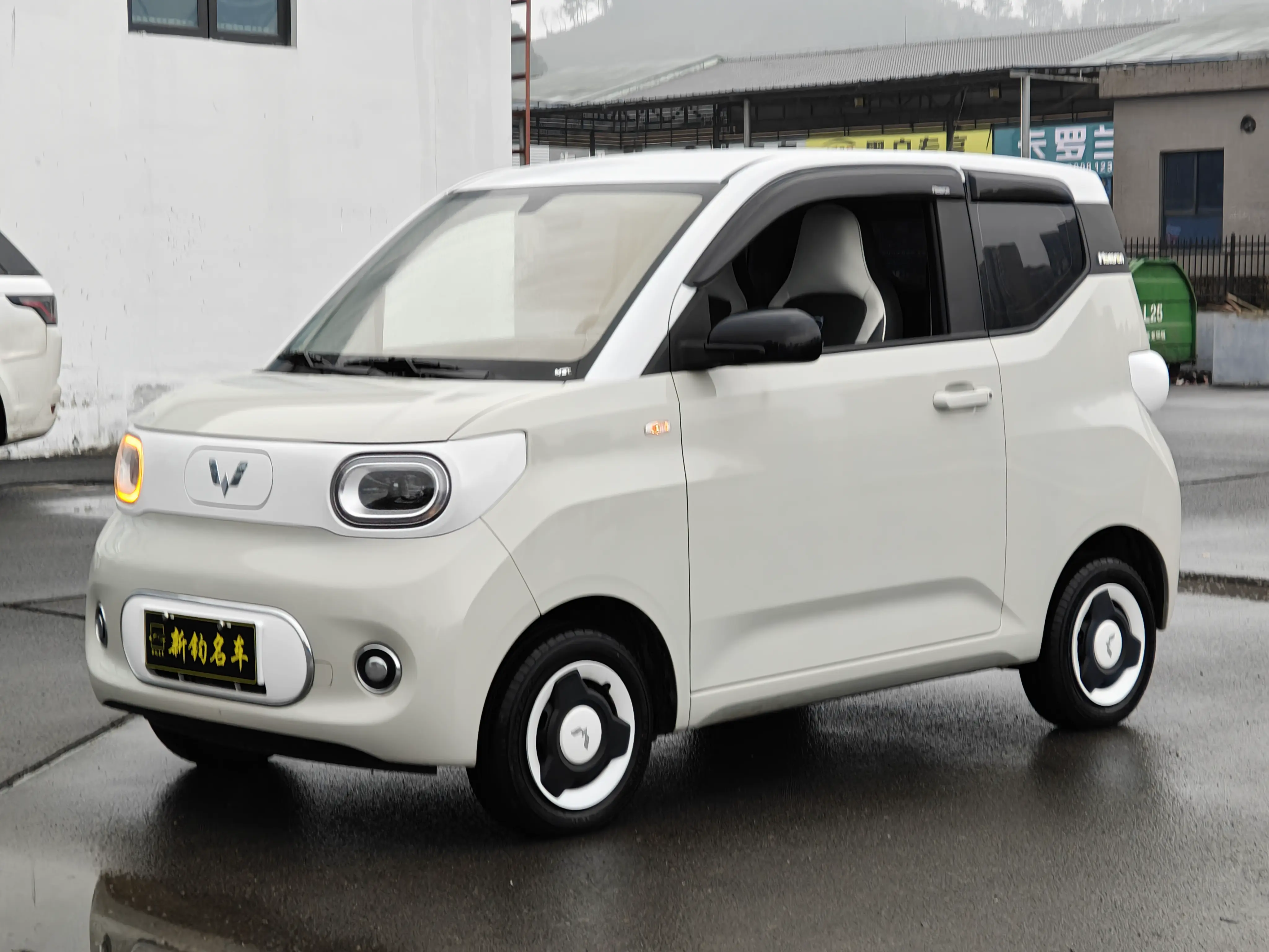 Wuling Hongguang MINIEV  из Китая