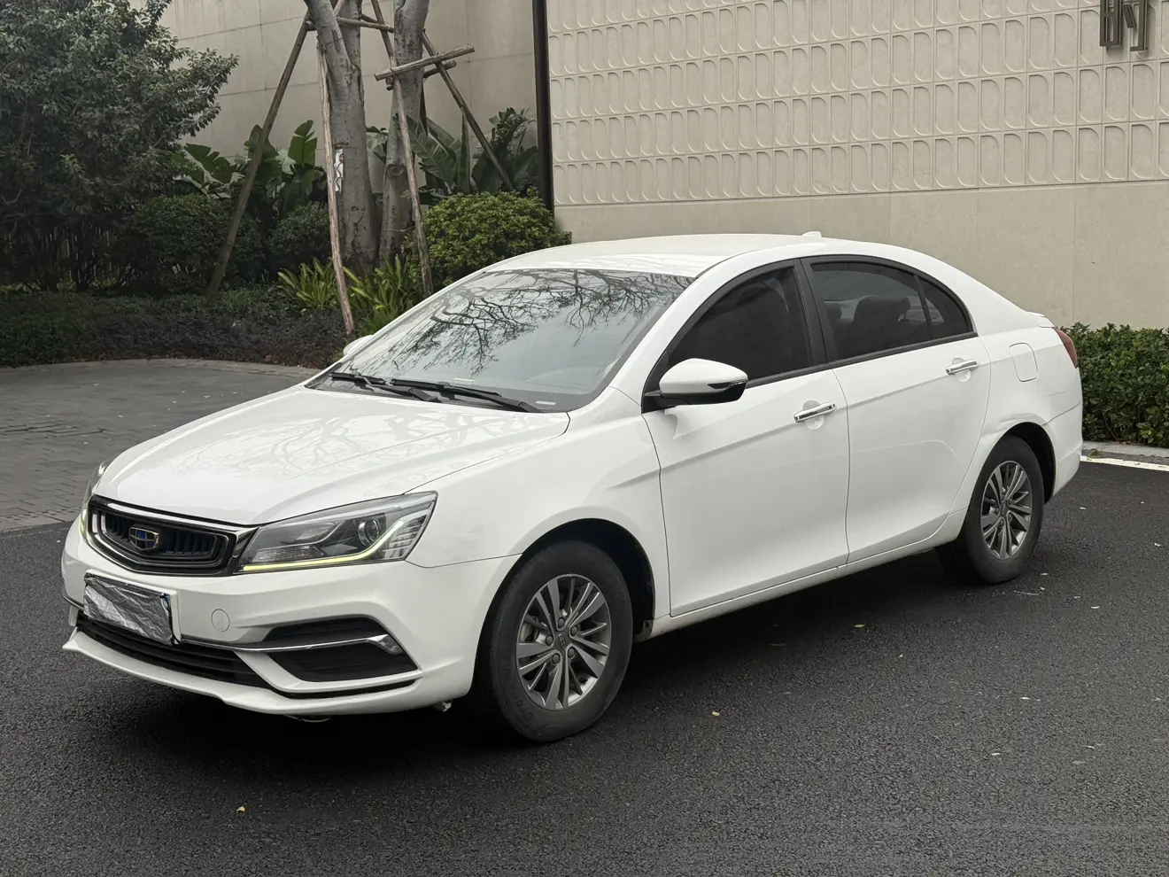 Geely Emgrand  из Китая