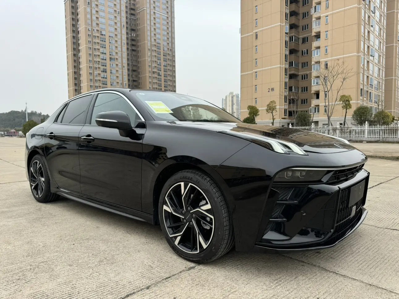 Lynk & Co 03