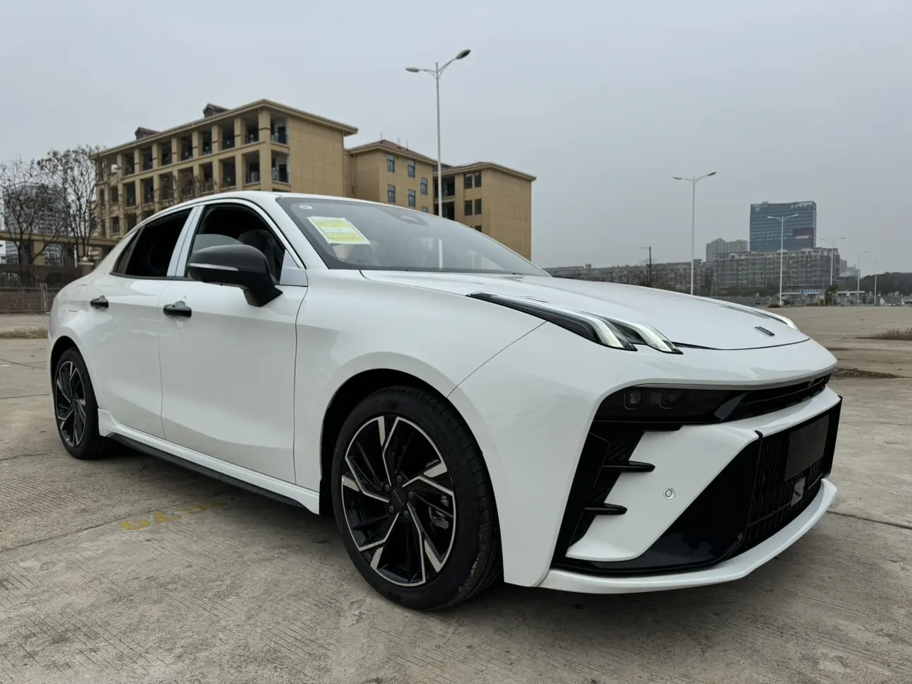 Lynk & Co 03