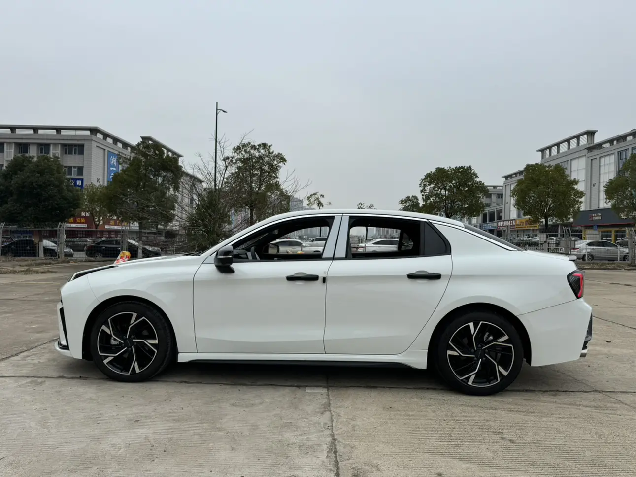 Lynk & Co 03