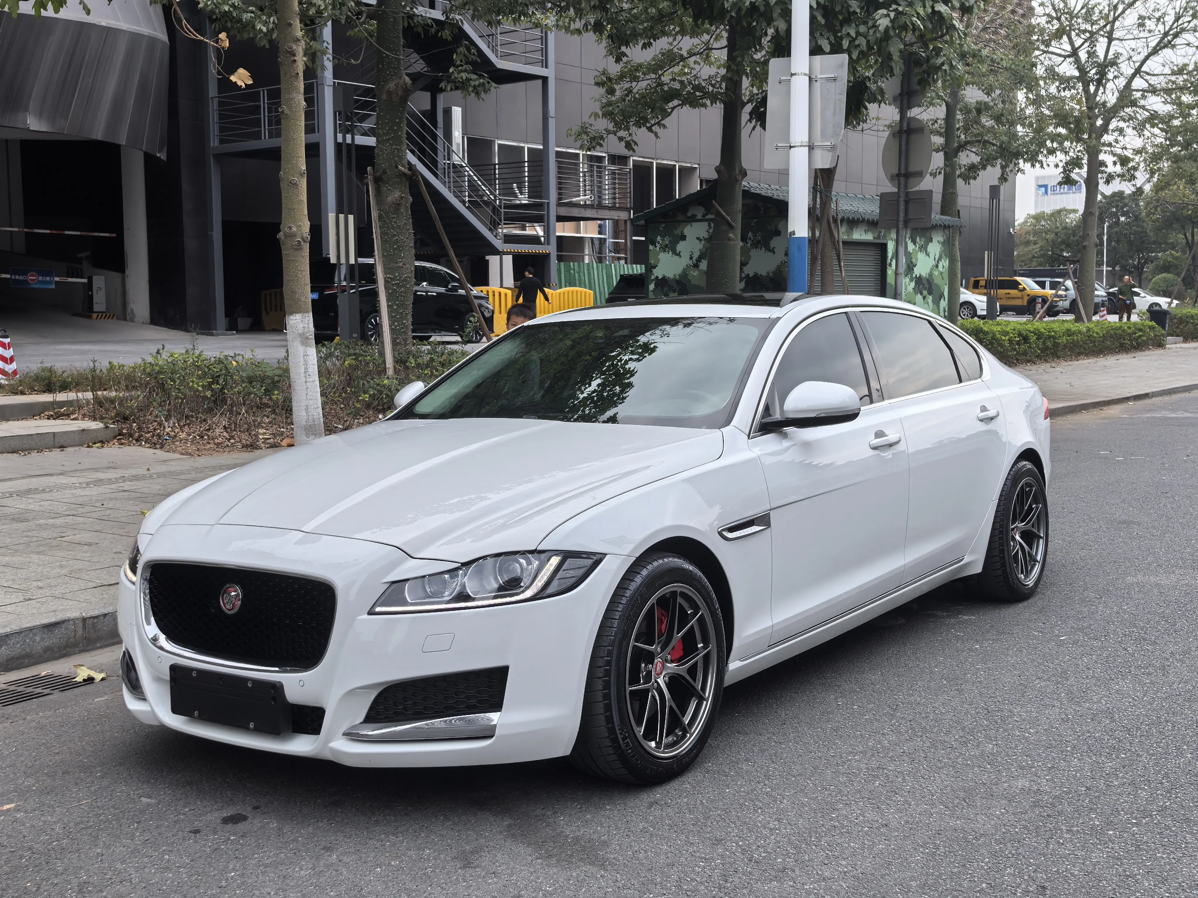 Jaguar XFL  из Китая