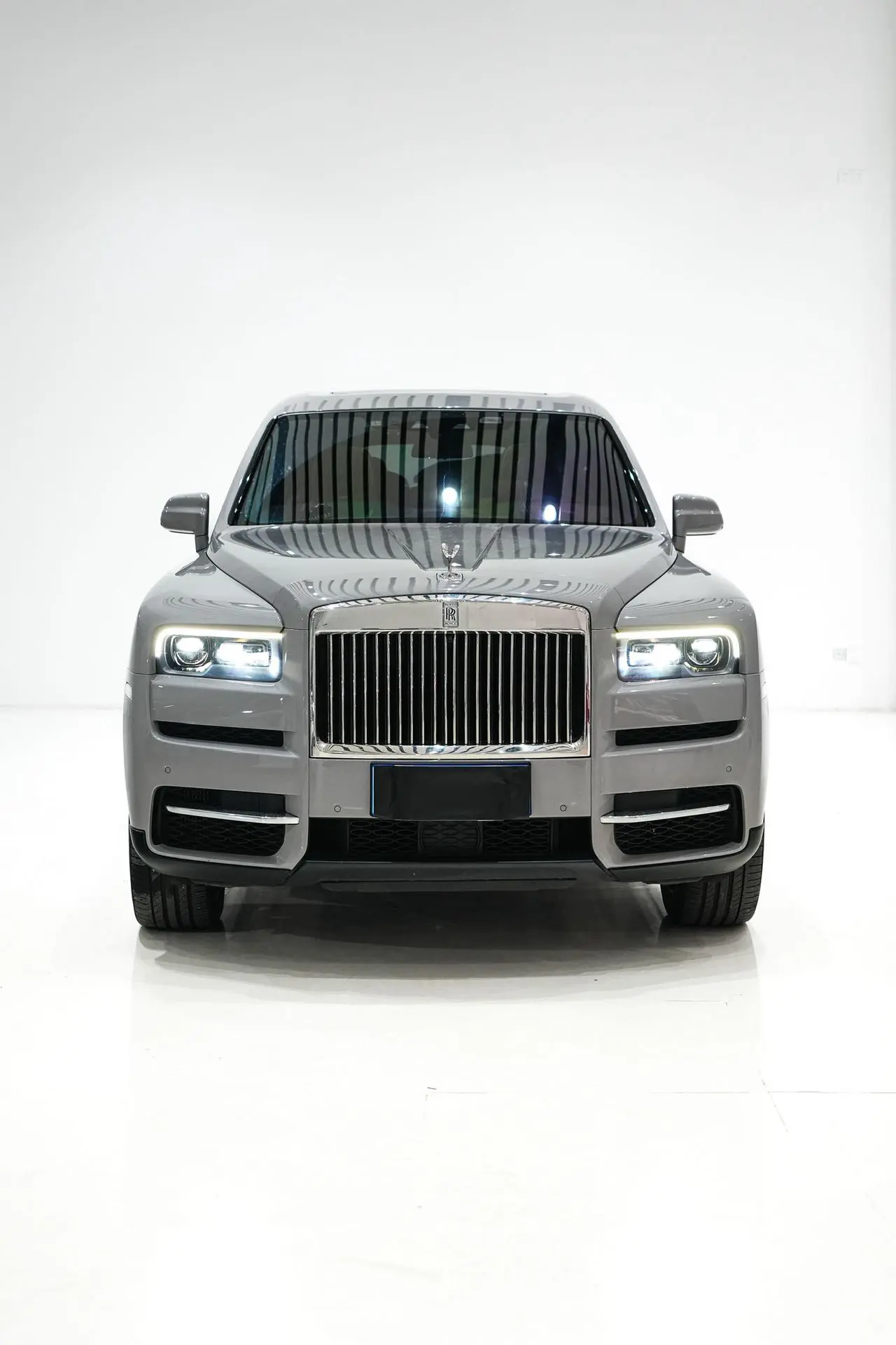 Rolls Royce Cullinan  из Китая