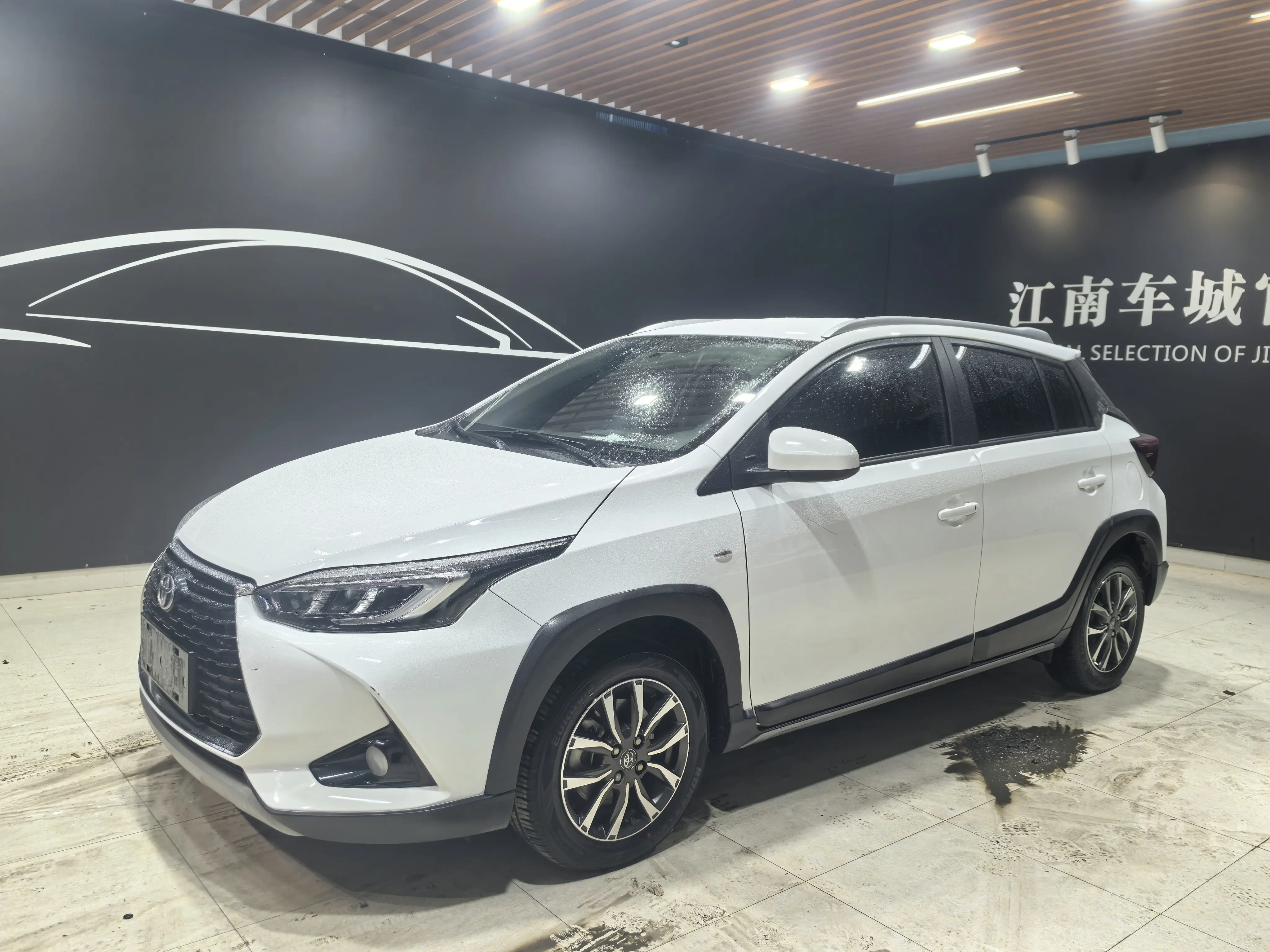 Toyota Yaris L  из Китая