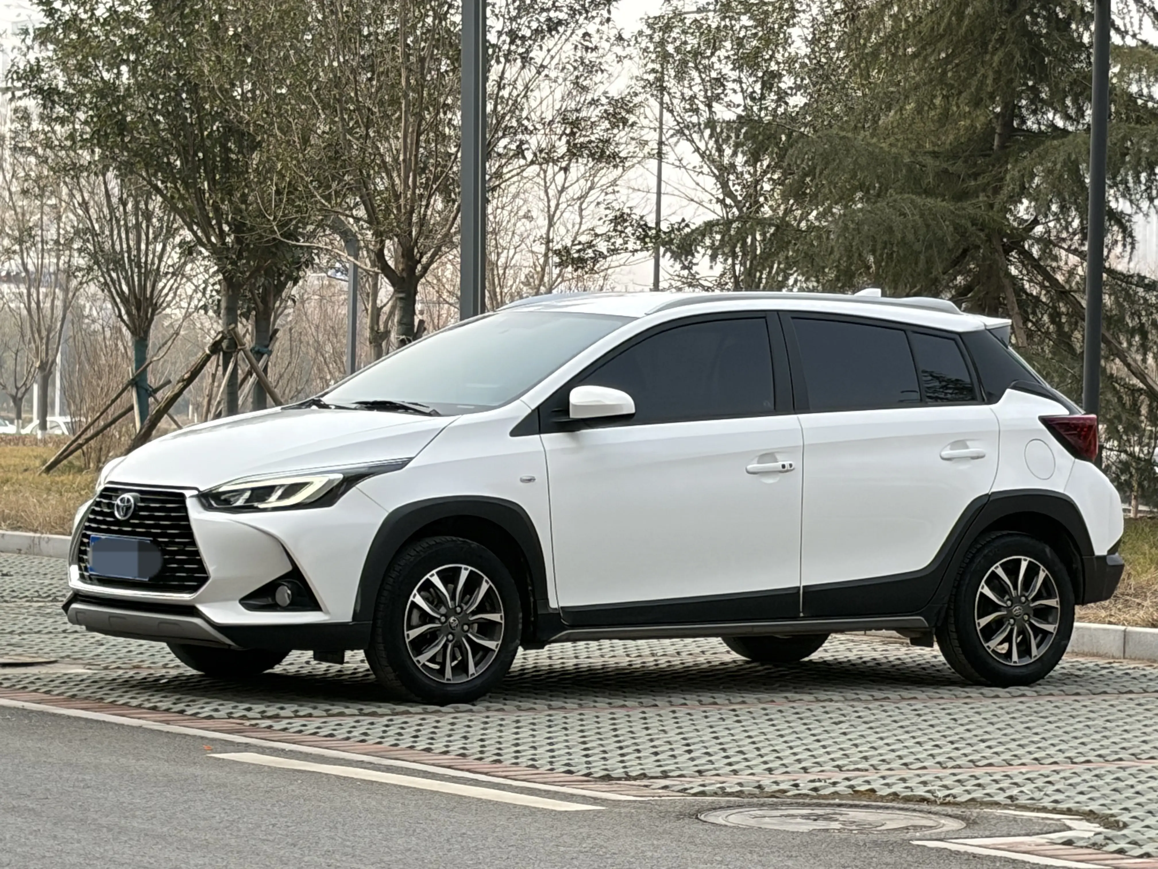 Toyota Yaris L  из Китая