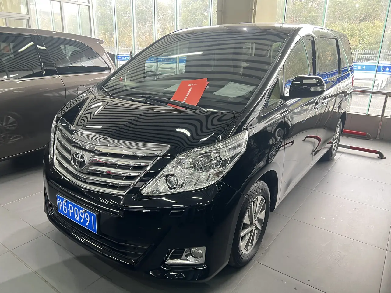 Toyota Alphard (Elfa)  из Китая