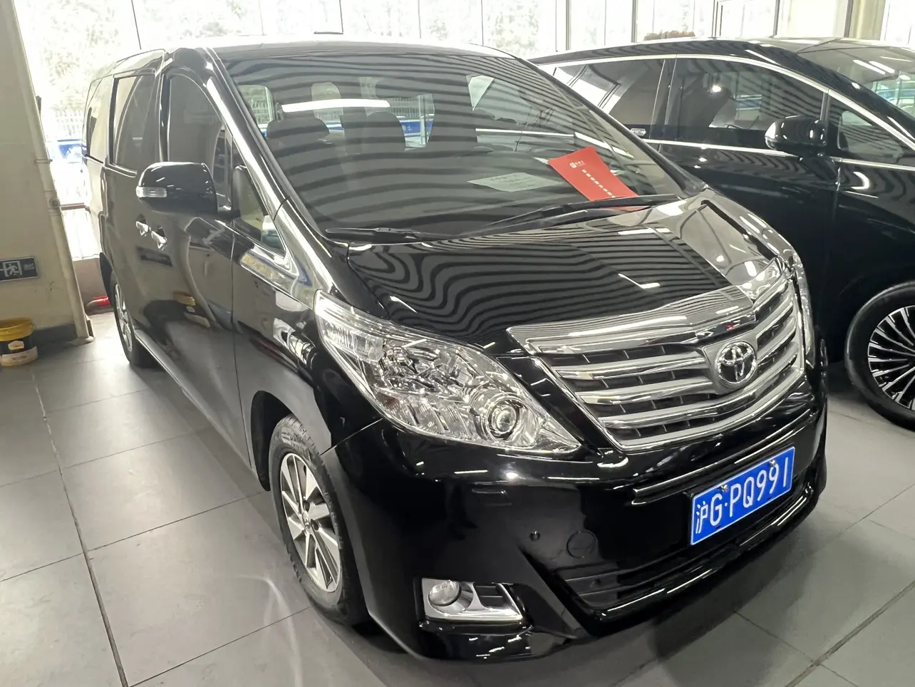 Toyota Alphard (Elfa)  из Китая