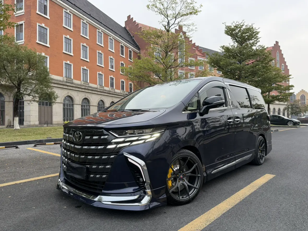 Toyota Alphard (Elfa)  из Китая