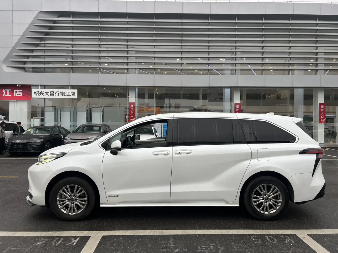 Toyota Sienna  из Китая