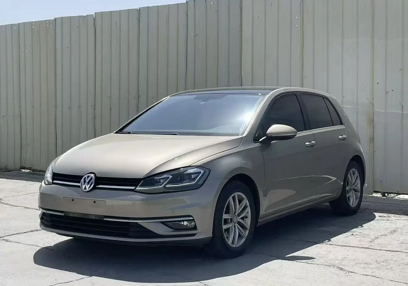 Volkswagen Golf  из Китая