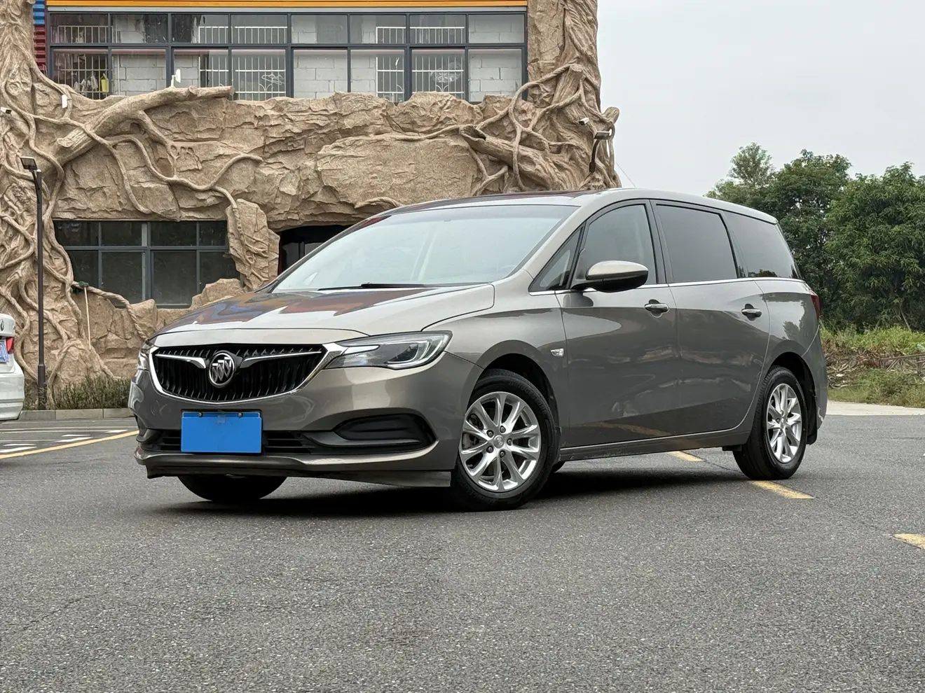 Buick GL6  из Китая