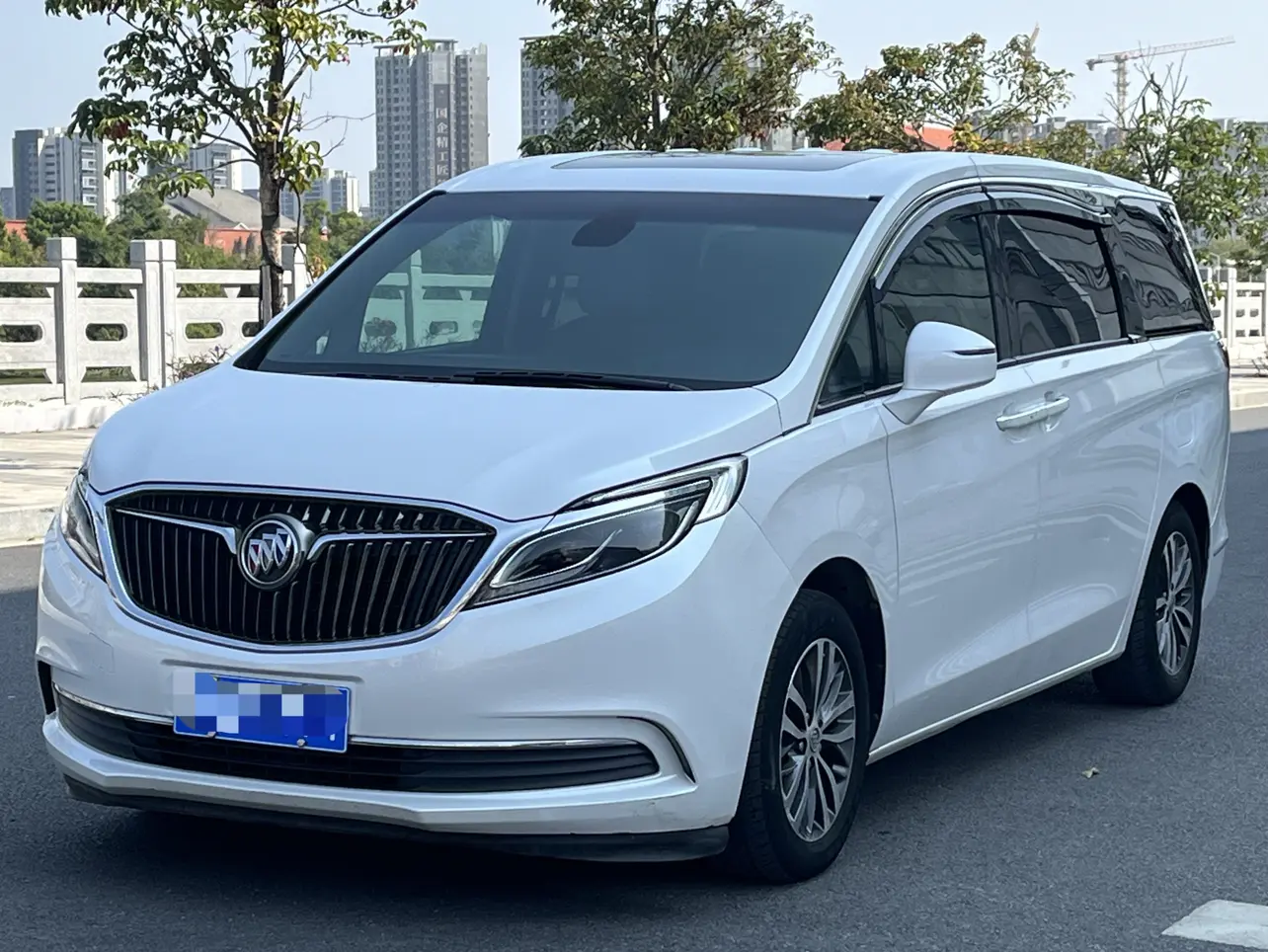 Buick GL8  из Китая