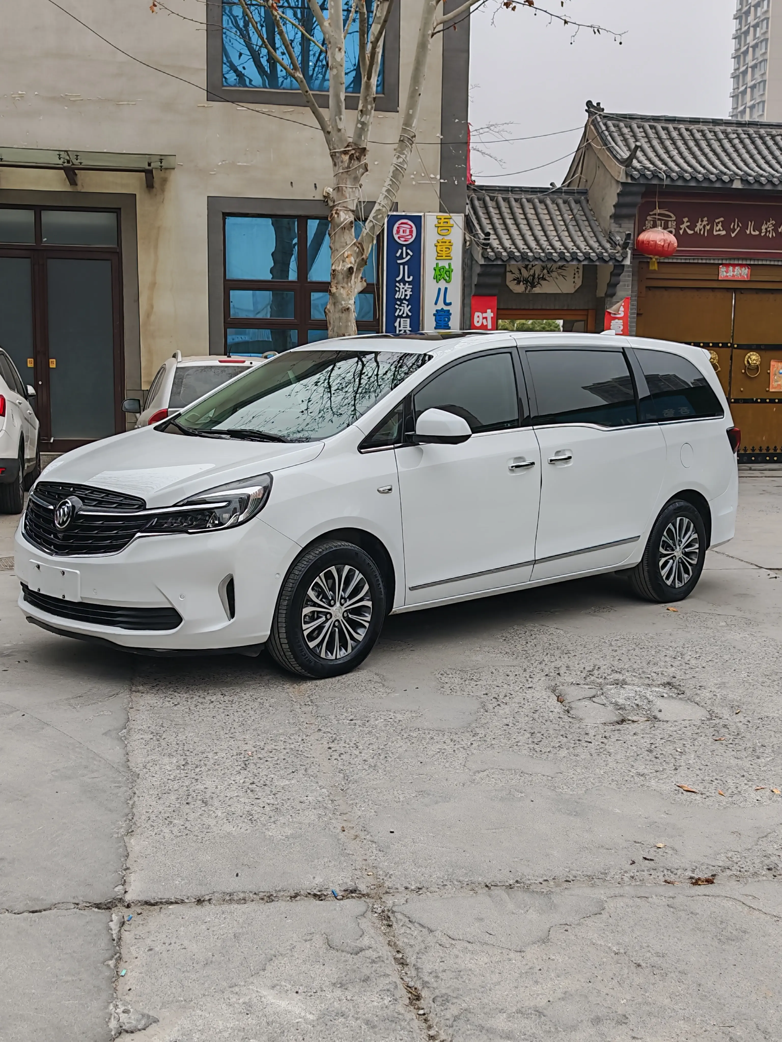 Buick GL8  из Китая