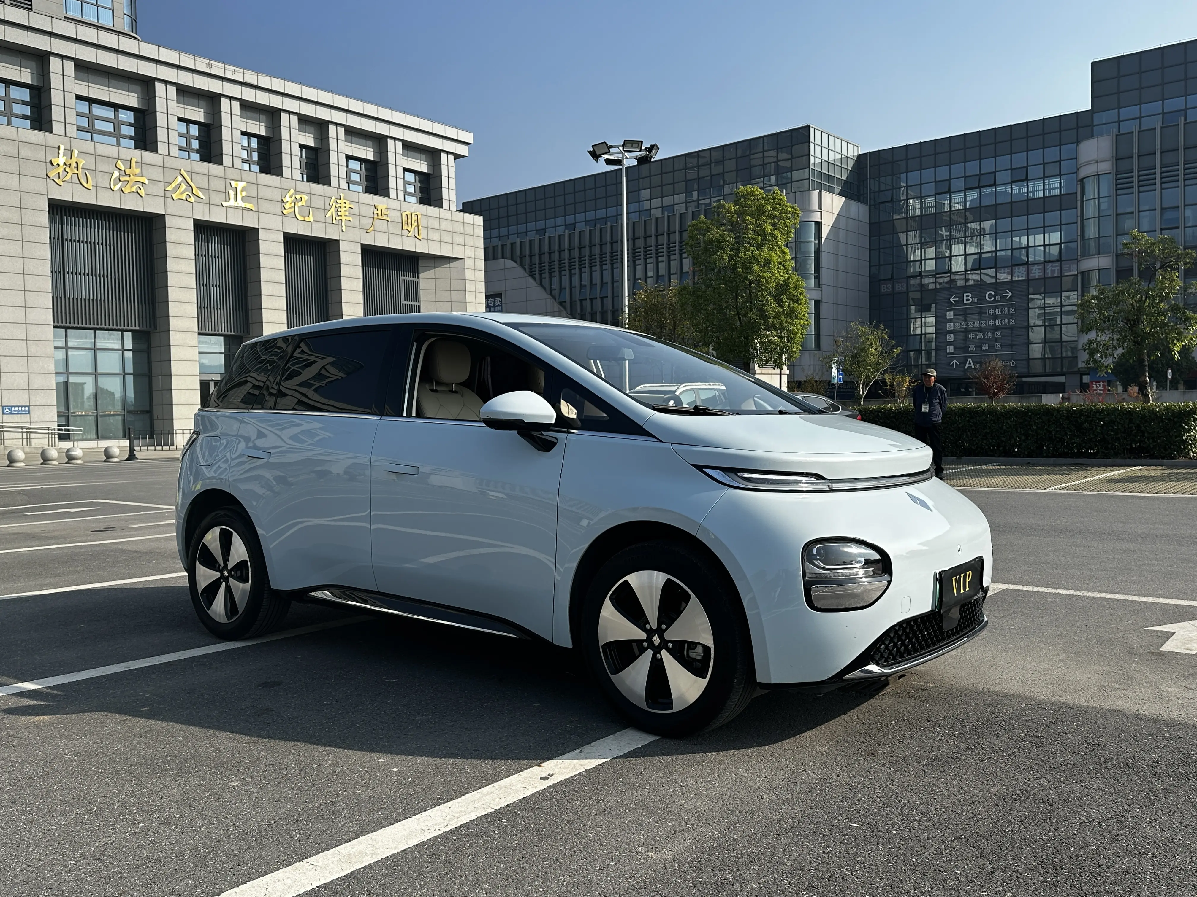 Baojun Clouds  из Китая