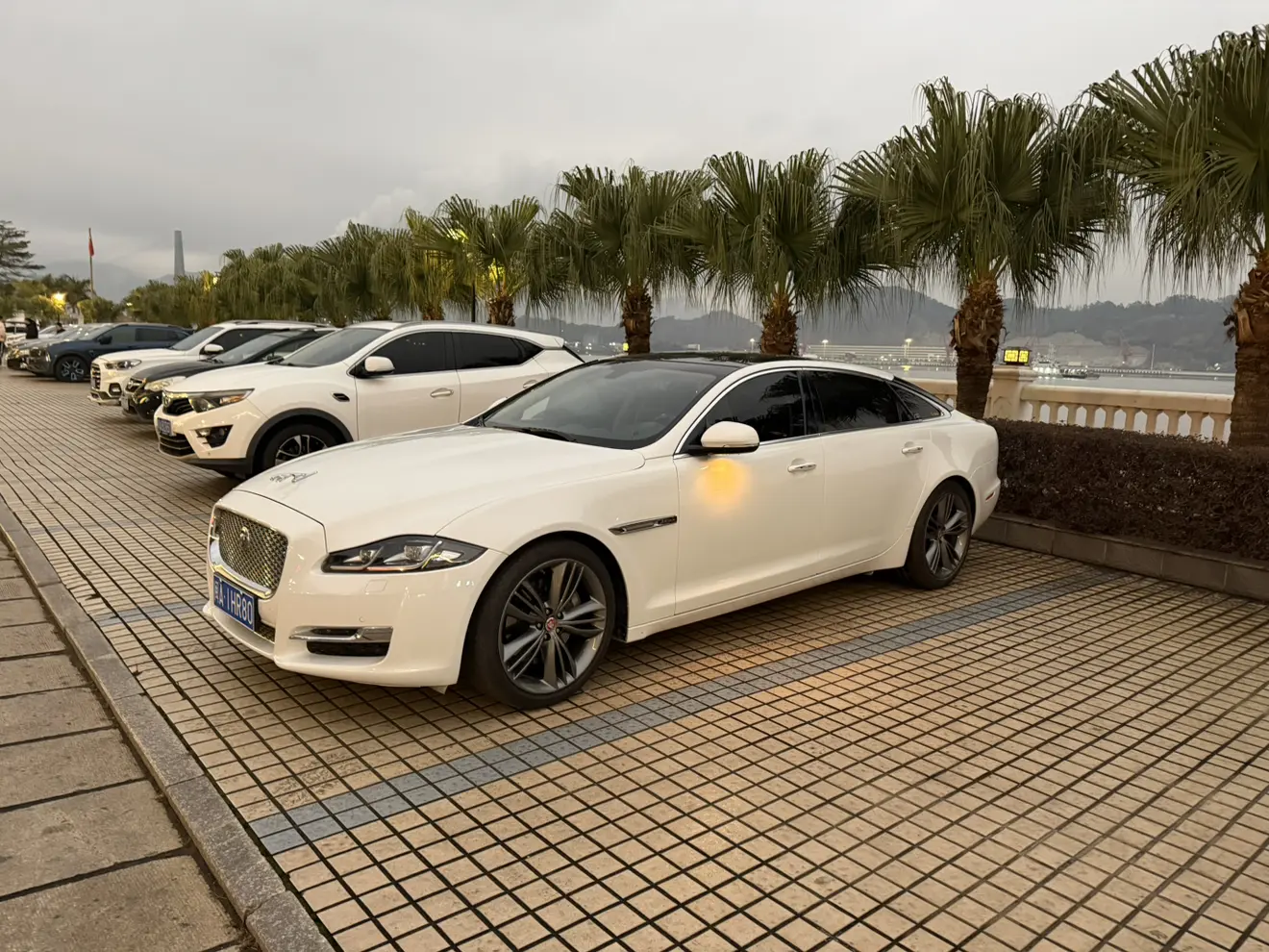 Jaguar XJ  из Китая