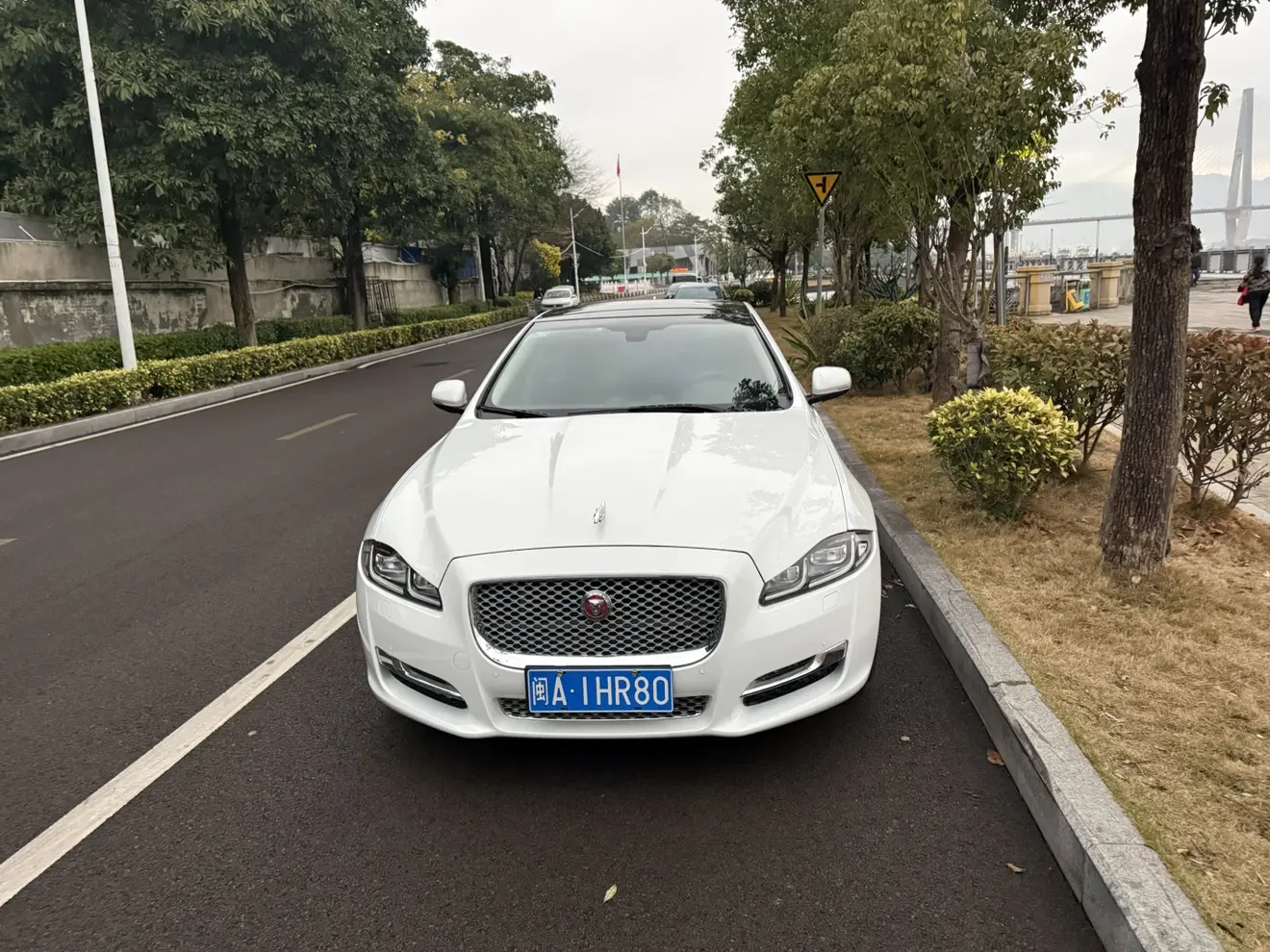 Jaguar XJ  из Китая