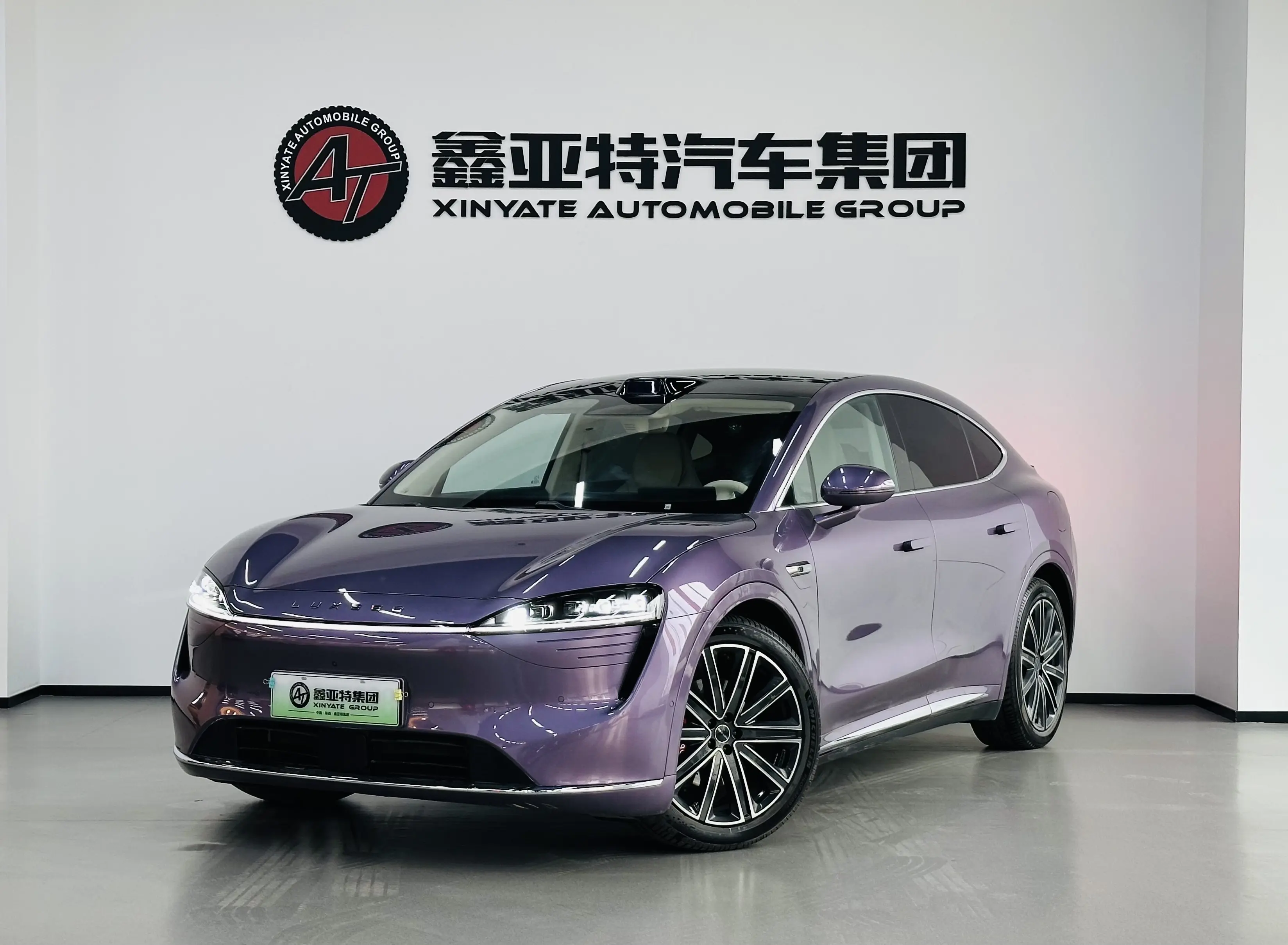 Luxeed Zhijie R7  из Китая