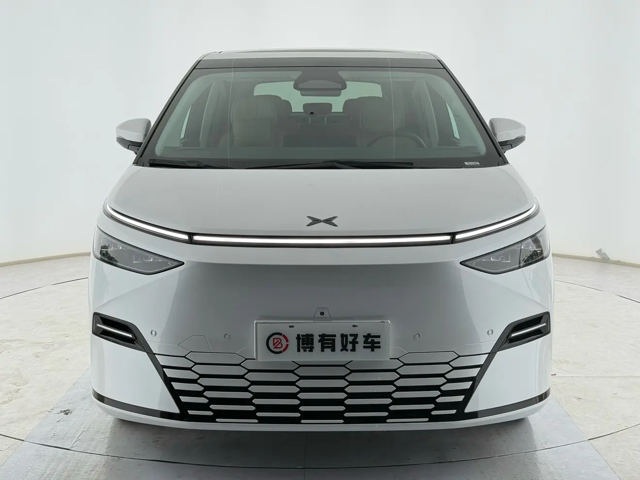 Xpeng X9  из Китая