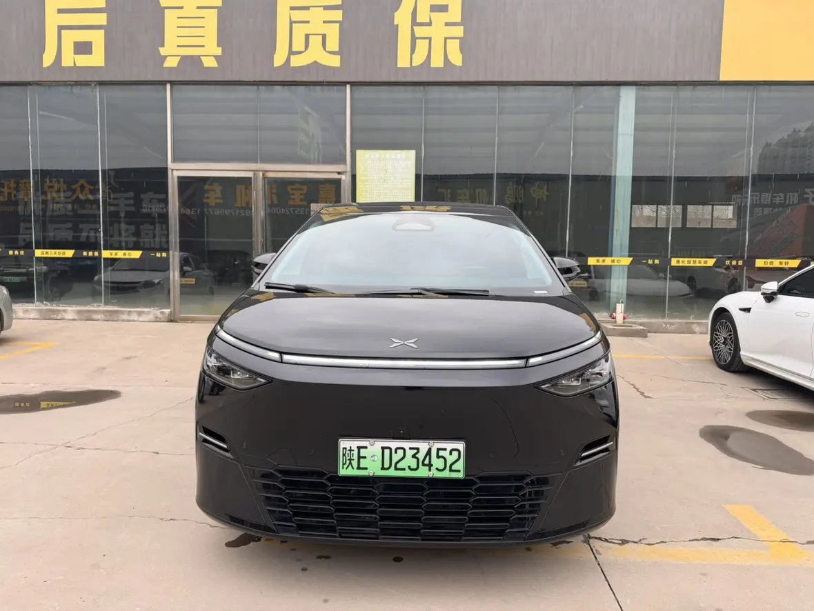 Xpeng X9  из Китая