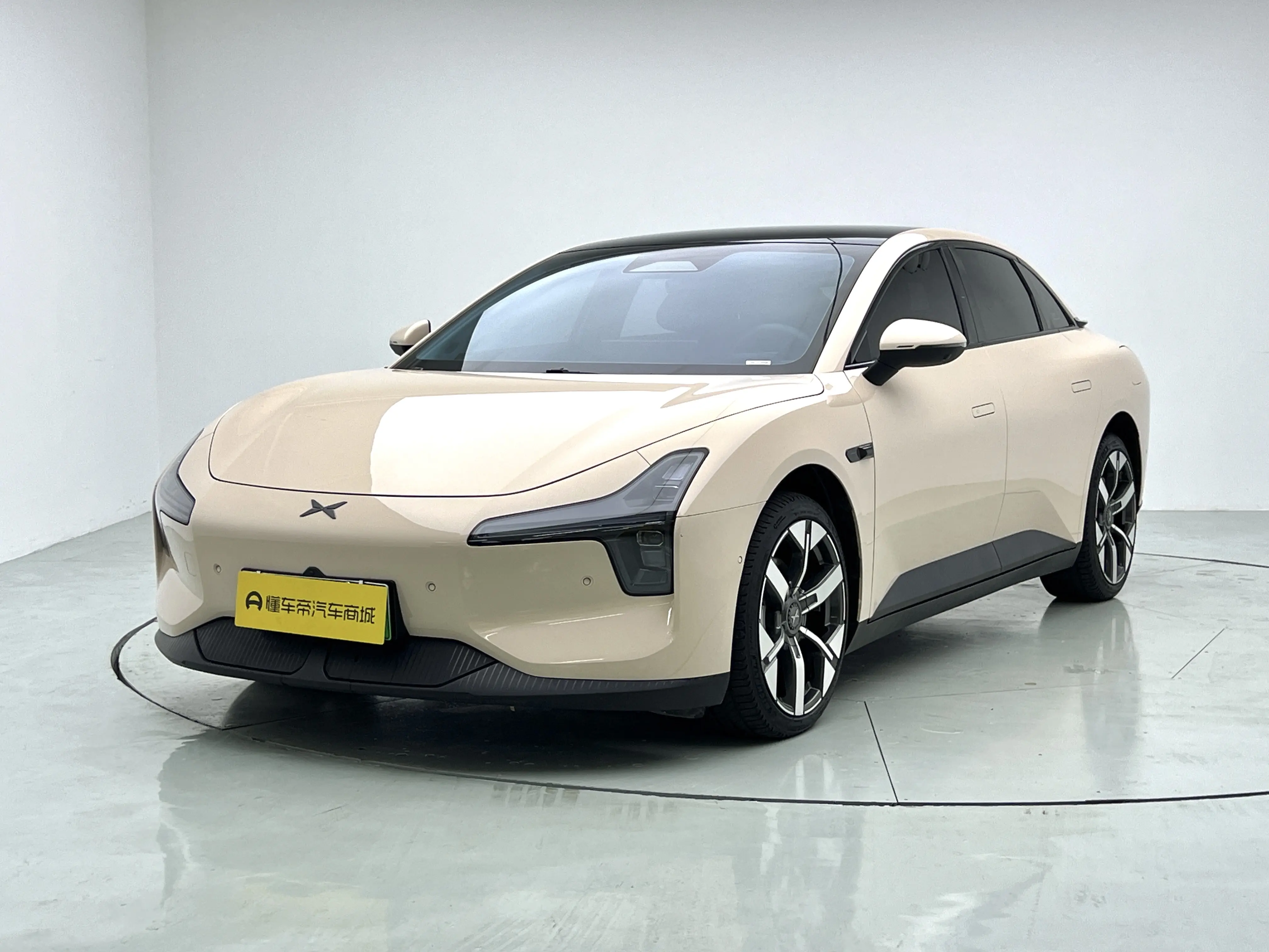 Xpeng Xiaopeng MONA M03  из Китая