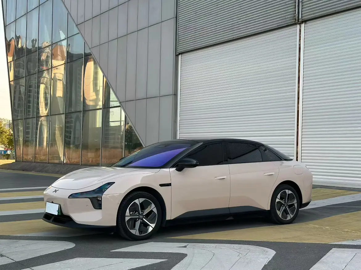 Xpeng Xiaopeng MONA M03  из Китая