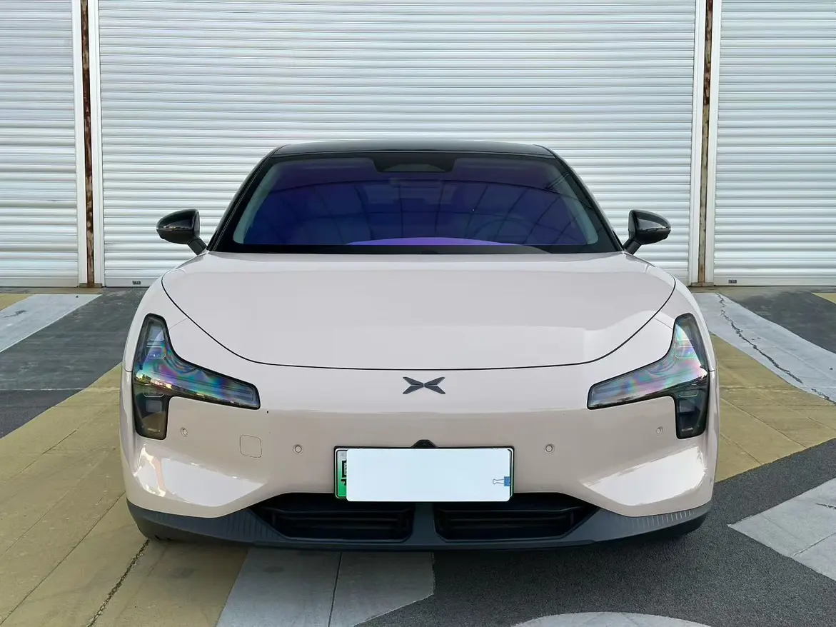 Xpeng Xiaopeng MONA M03  из Китая