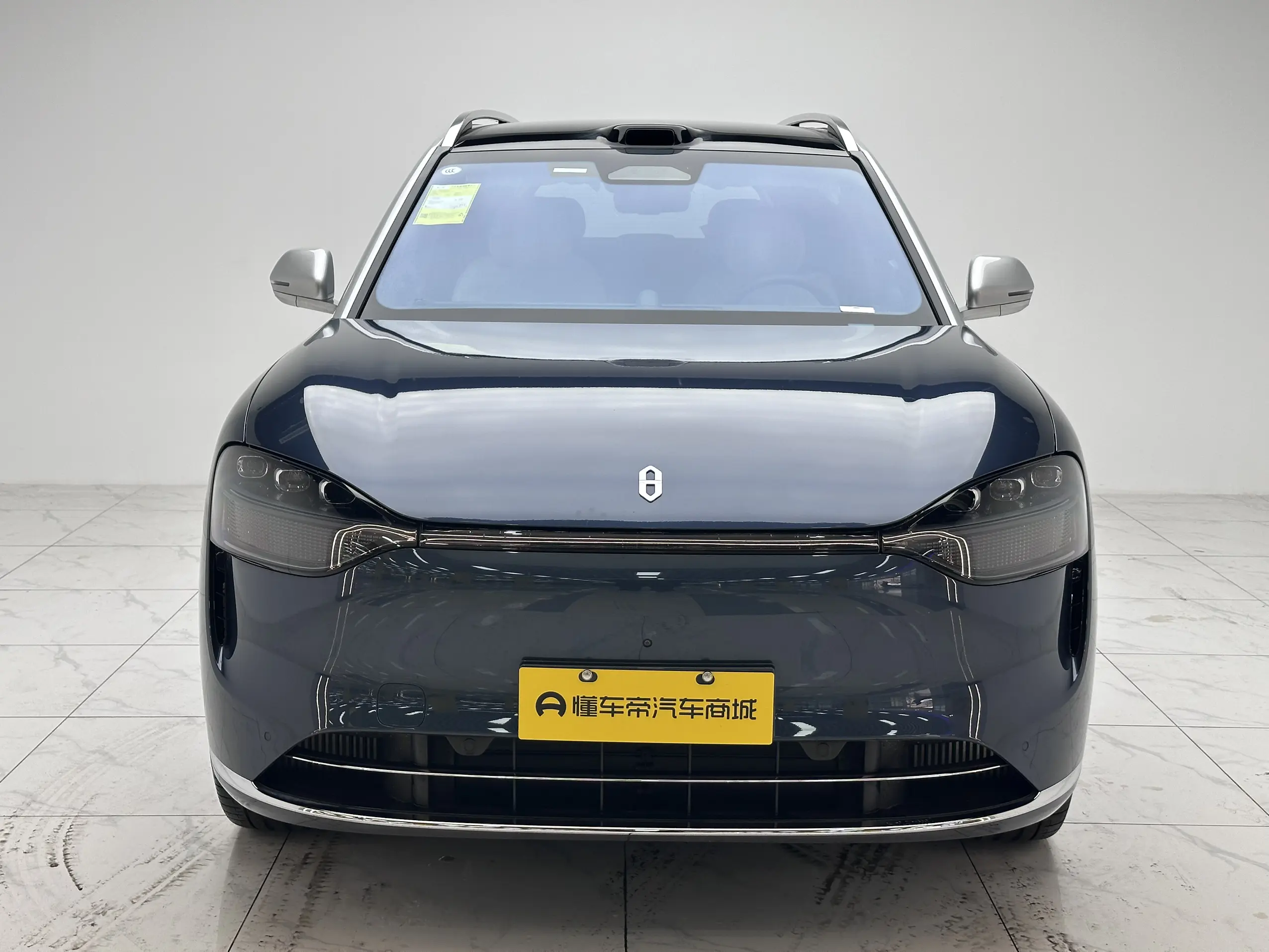 AITO M9 (Wenjie M9)  из Китая