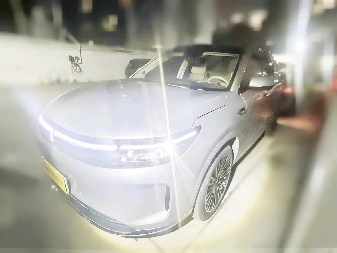 AITO M7 (Wenjie M7)  из Китая