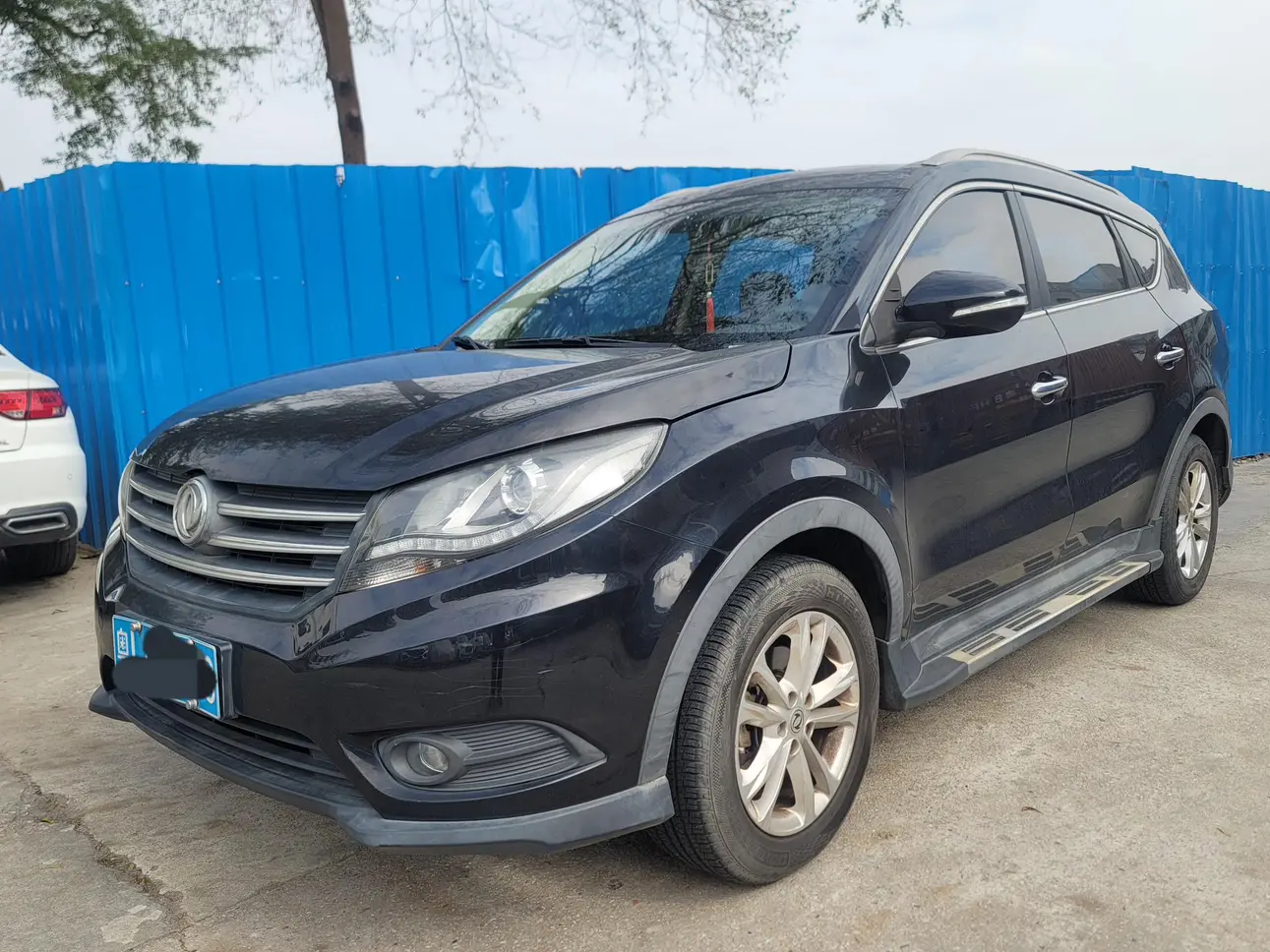 Dongfeng Fengon 580  из Китая