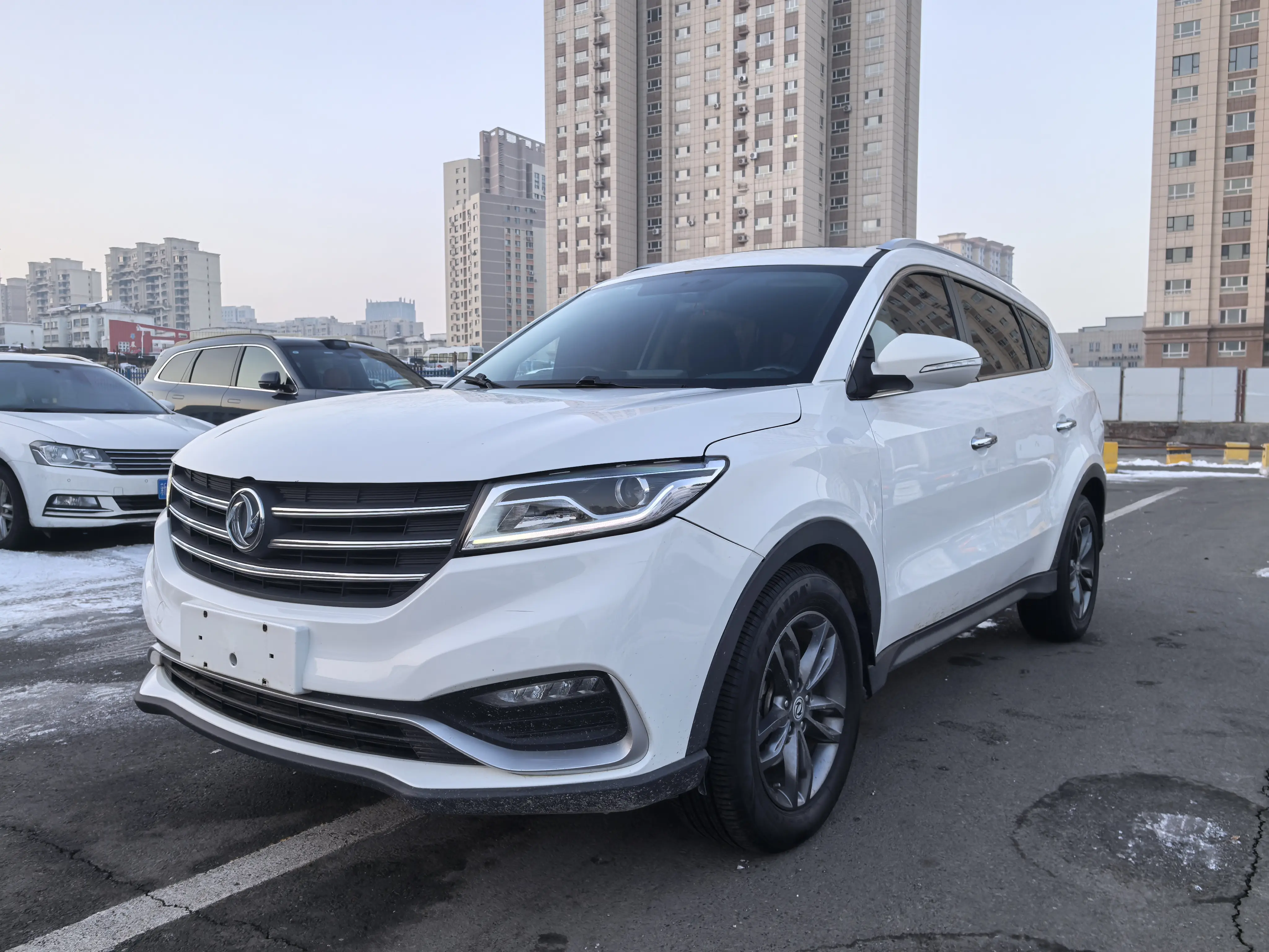Dongfeng Fengon 580  из Китая