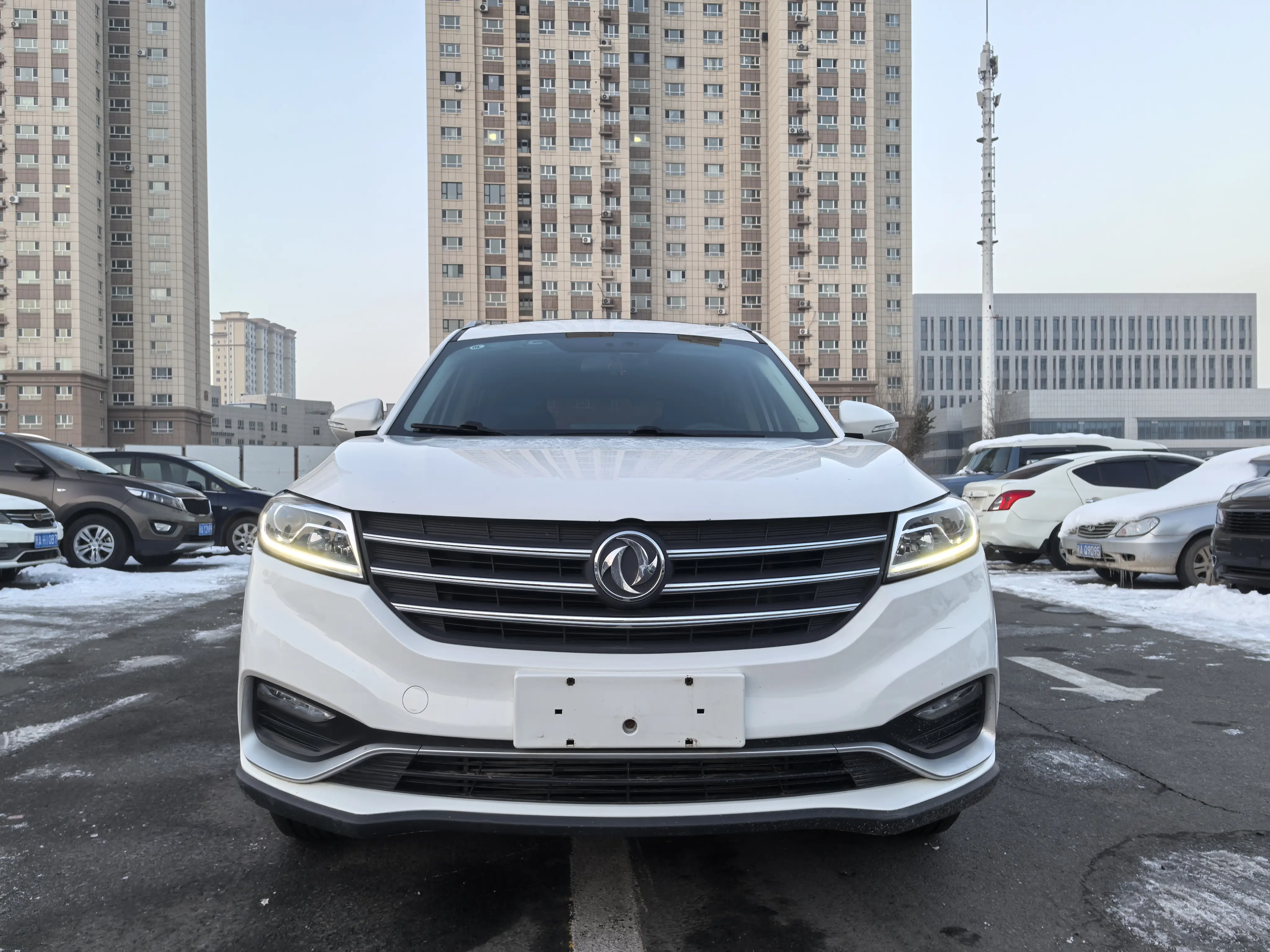 Dongfeng Fengon 580  из Китая