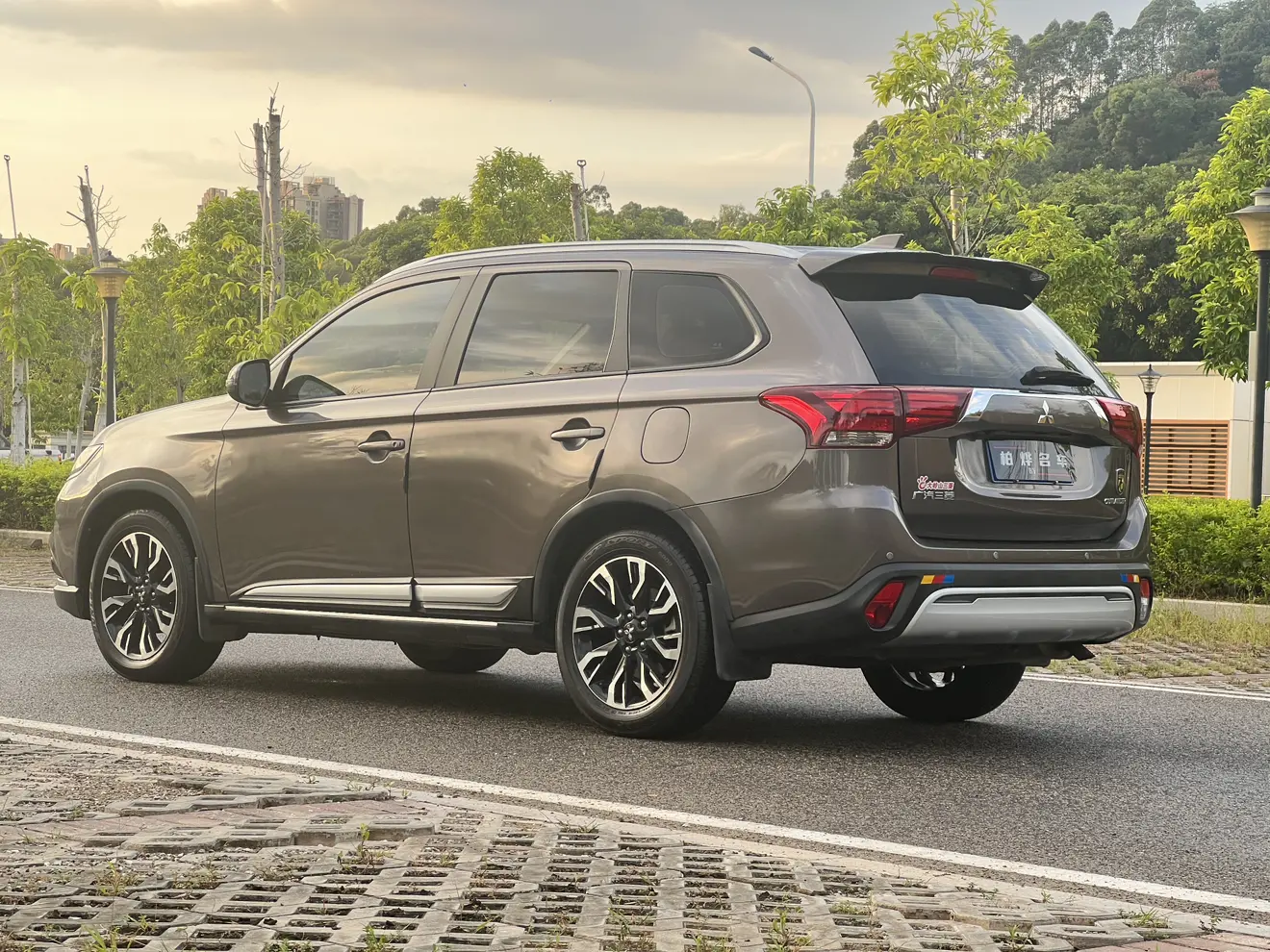 Mitsubishi Outlander  из Китая