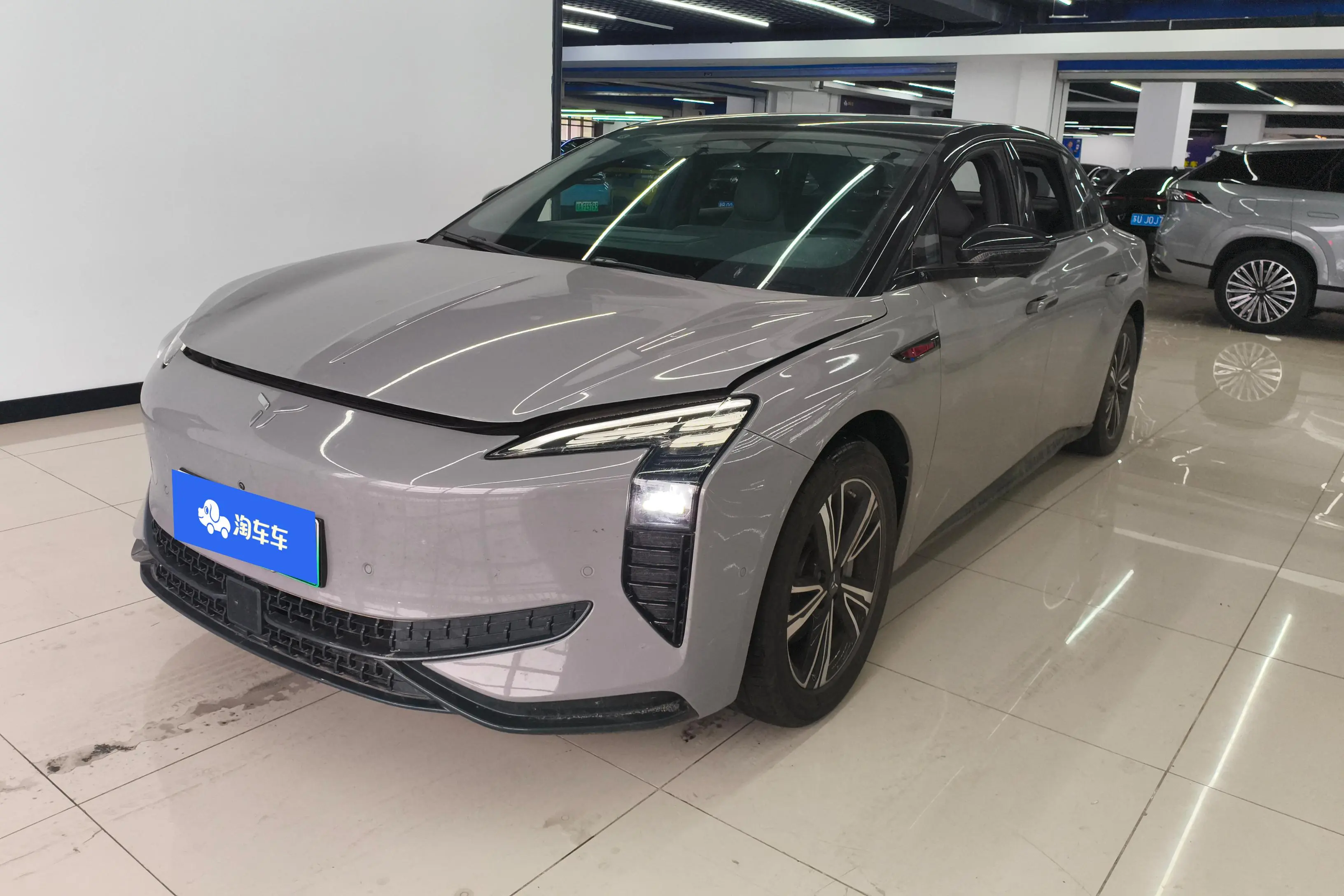 Hongqi EH7  из Китая