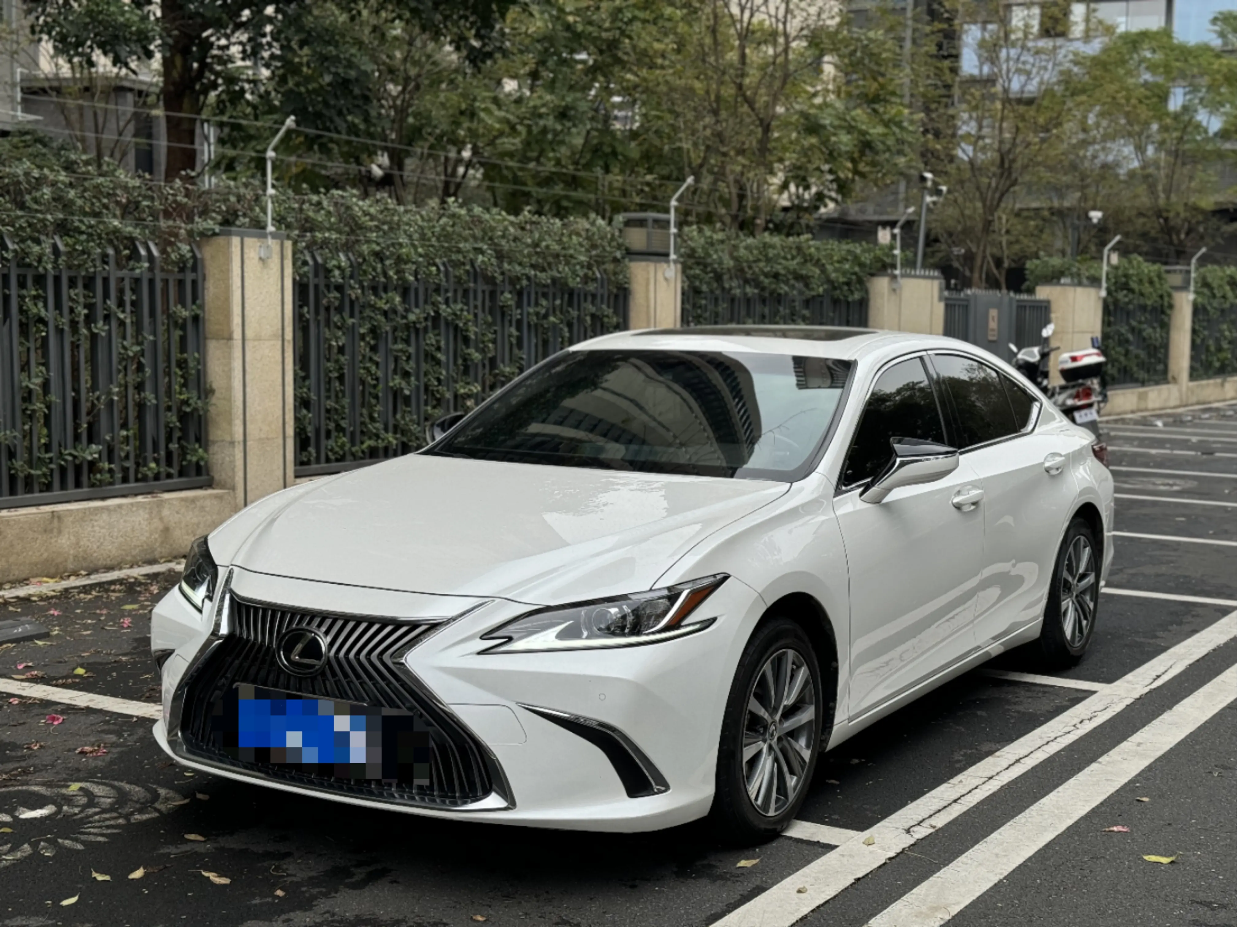 Lexus ES  из Китая