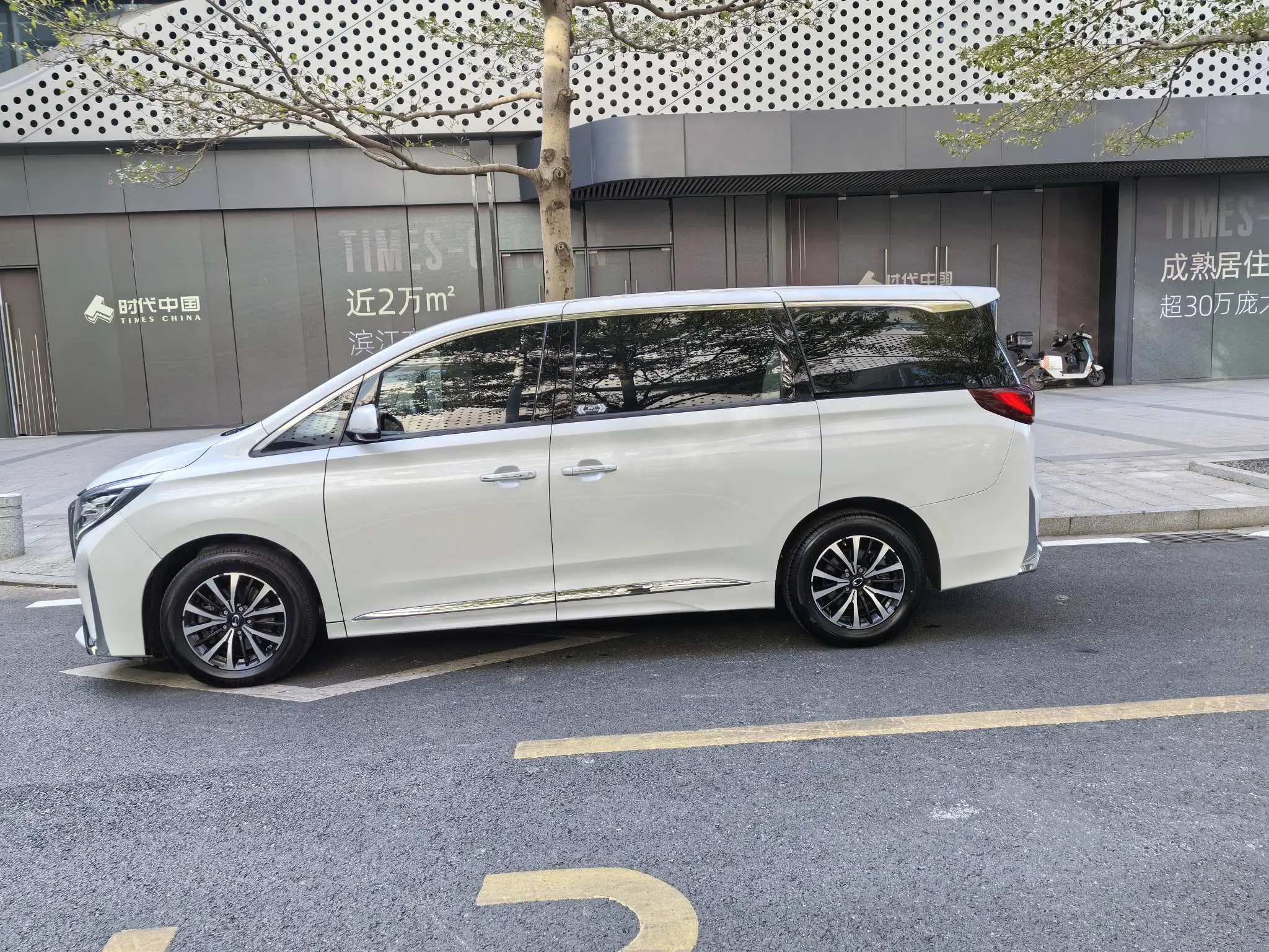 GAC Trumpchi M8  из Китая